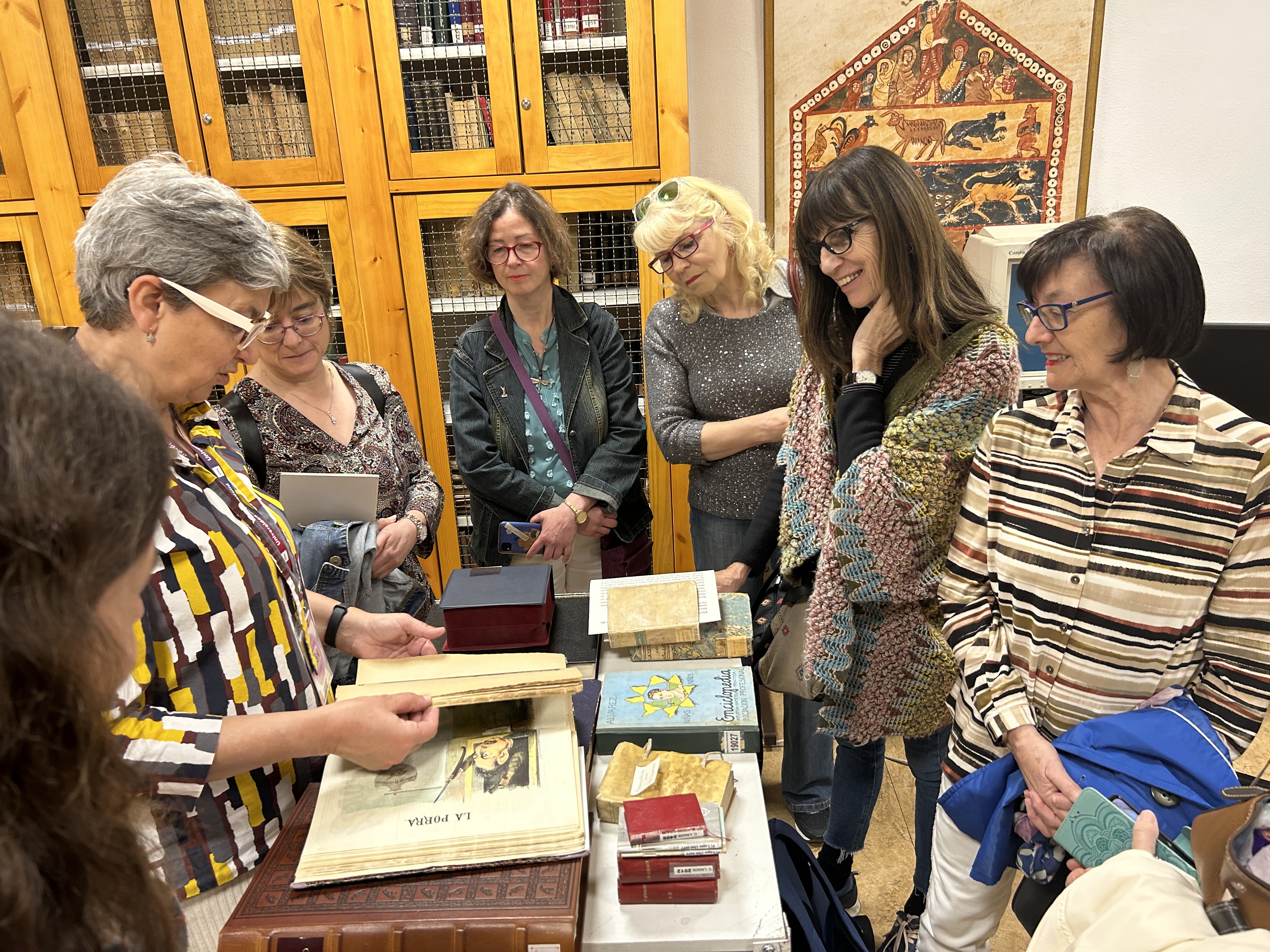 Participantes de una de las visitas guiadas a la Bbilioteca "Reina Sofía"