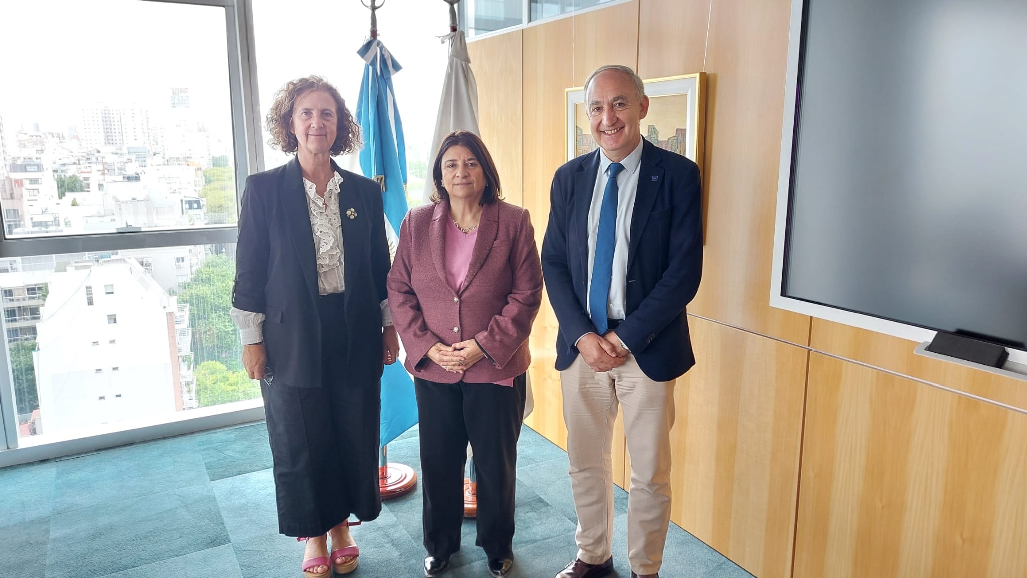 La vicerrectora de Internacionalización de la UVa, la presidenta del CONICET de Argentina y el rector de la Universidad de Valladolid