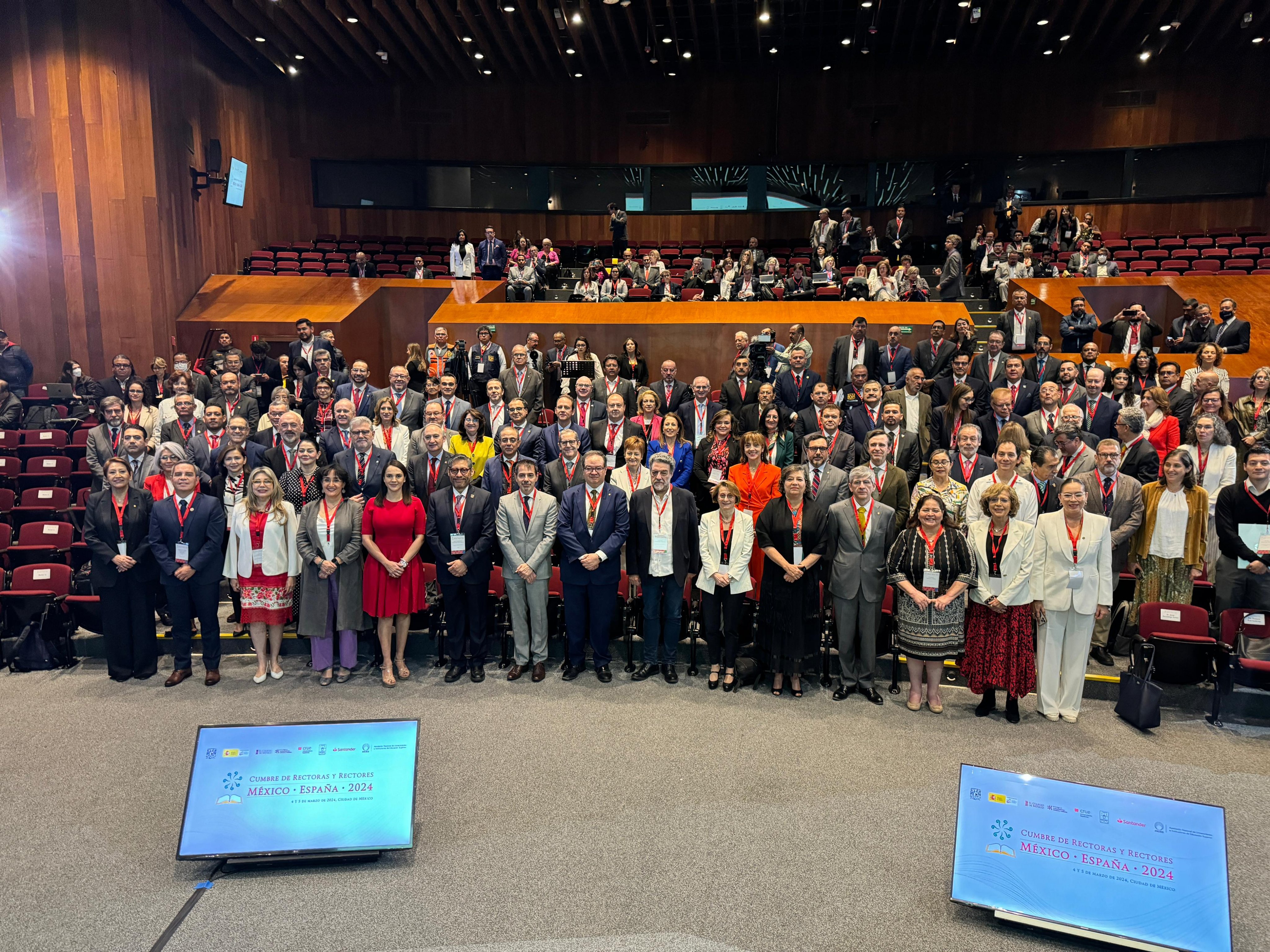 Foto de familia de la cumbre