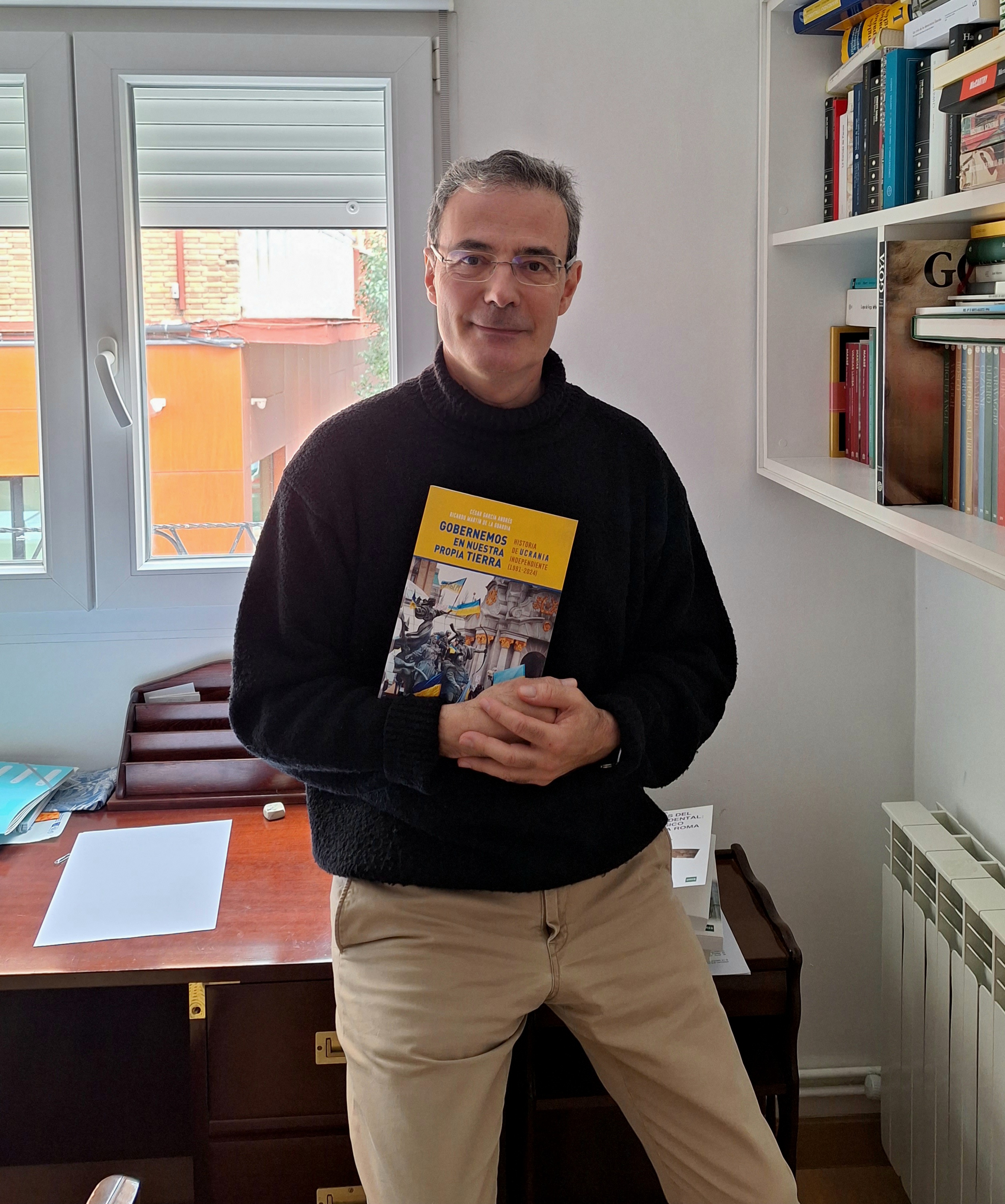 Ricardo Martín de la Guardia, catedrático de Historia Contemporánea de la UVa y autor del libro GOBERNEMOS EN NUESTRA PROPIA TIERRA. Historia de Ucrania independiente (1991-2024).