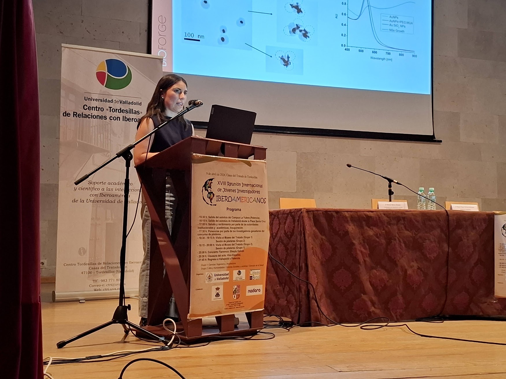 Una de las jóvenes investigadoras, durante la presentación de su investigación en Tordesillas