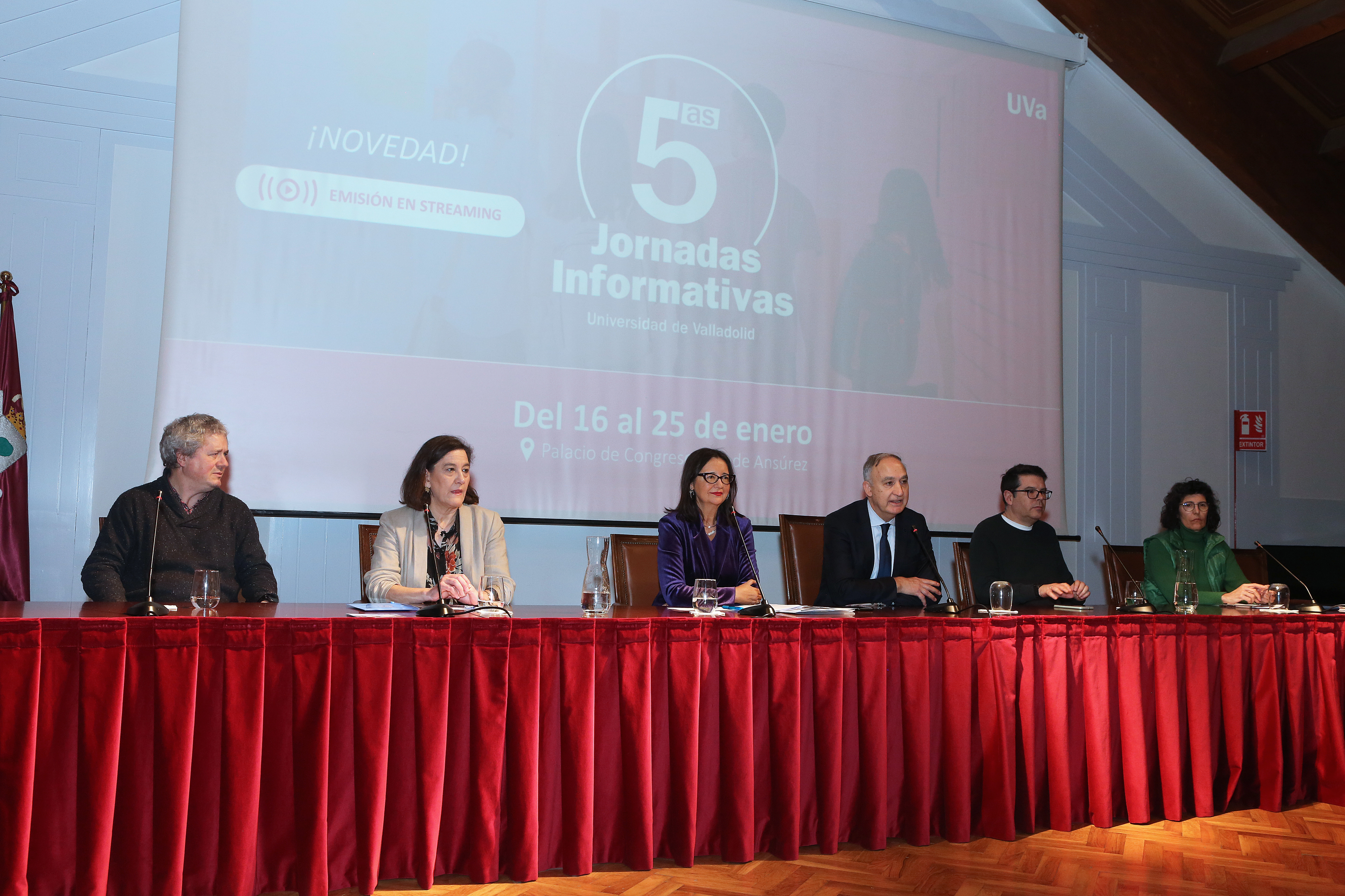 Las quintas jornadas informativas de la Universidad de Valladolid han contado con la presencia del Rector, Antonio Largo y de la Vicerrectora de Estudiantes, Cristina de la Rosa