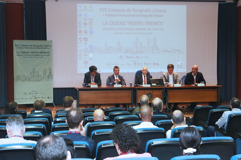 Acto de inauguración del coloquio en la Facultad de Filosofía y Letras