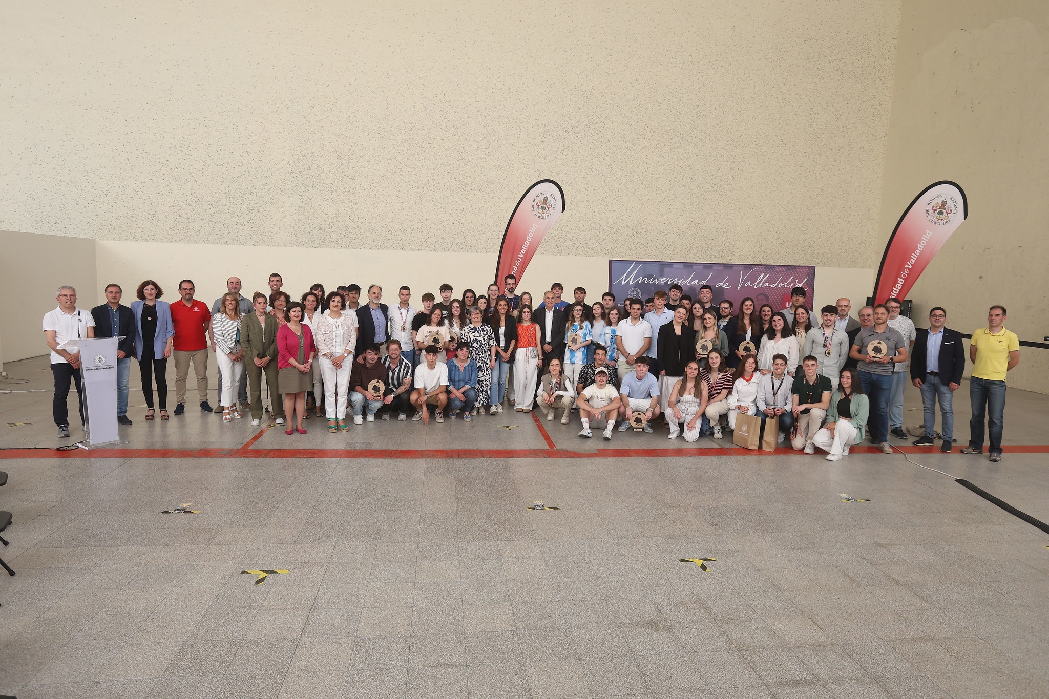 Premiados y autoridades tras la entrega de trofeos