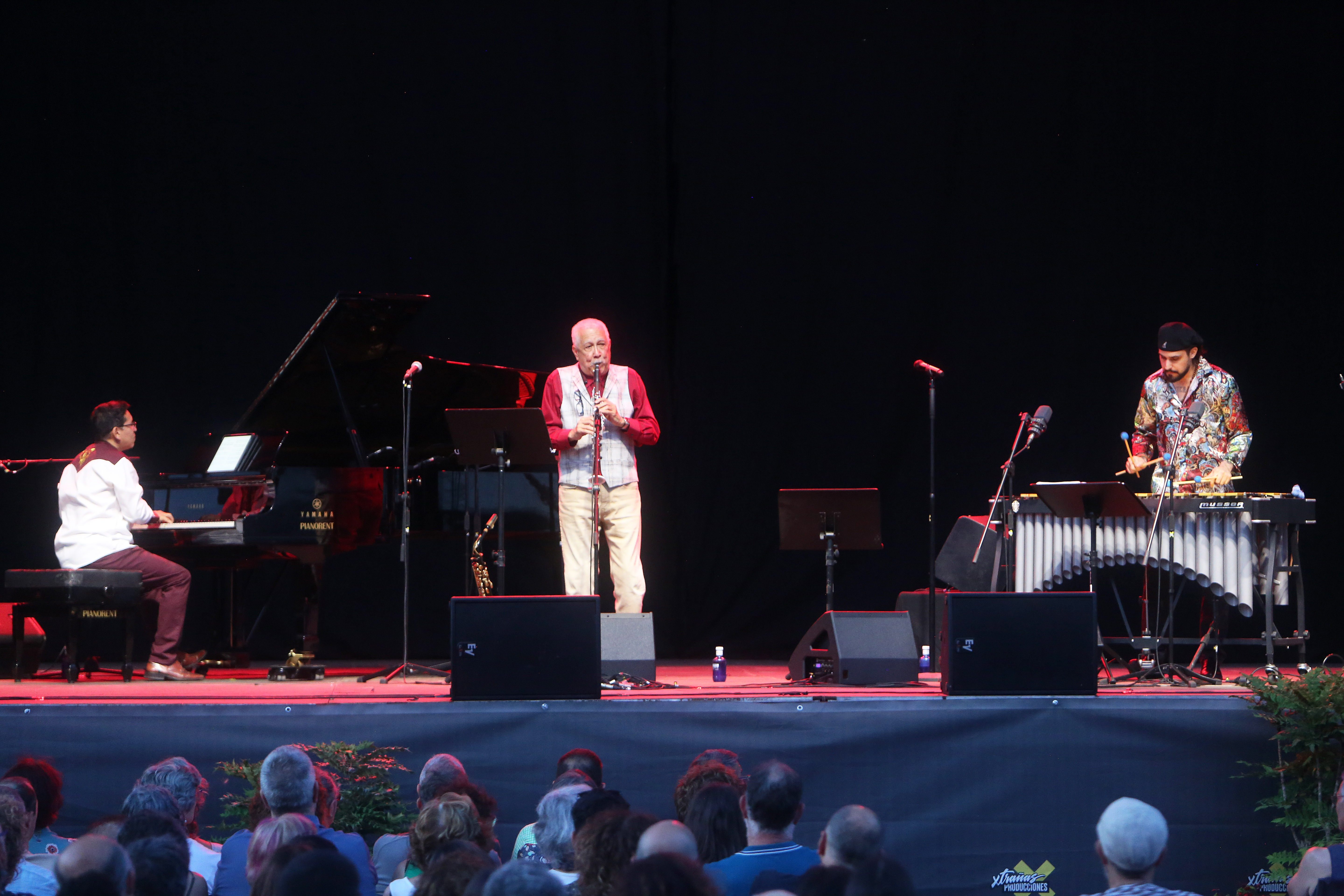 Mil personas vibraron ayer en el patio del Colegio San José con la espectacular actuación de Paquito D'Rivera