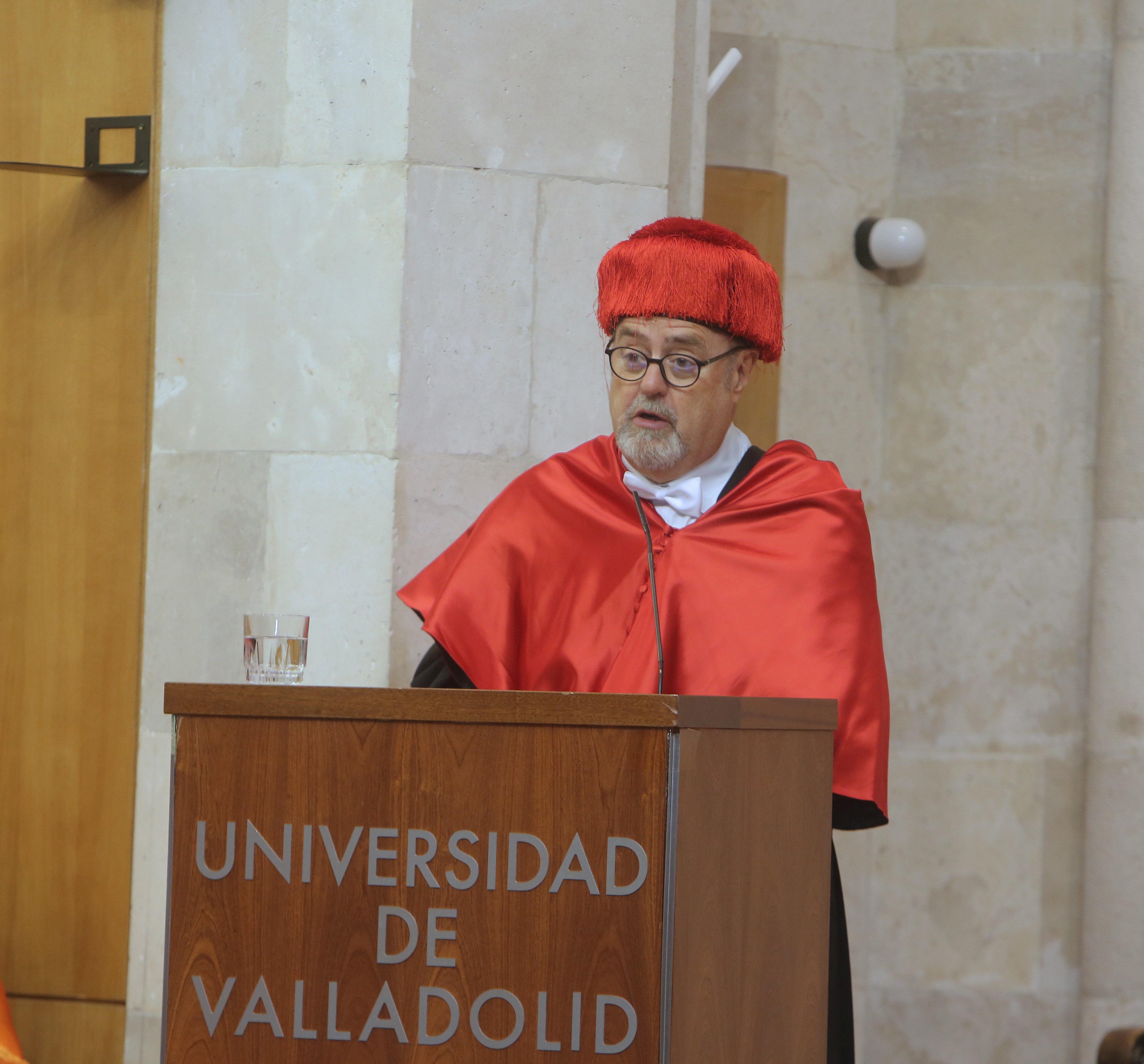 Fernado Rey, el pasado mes de septiembre, cuando recogió el Premio Consejo Social en el acto de apertura del curso de la UVa.