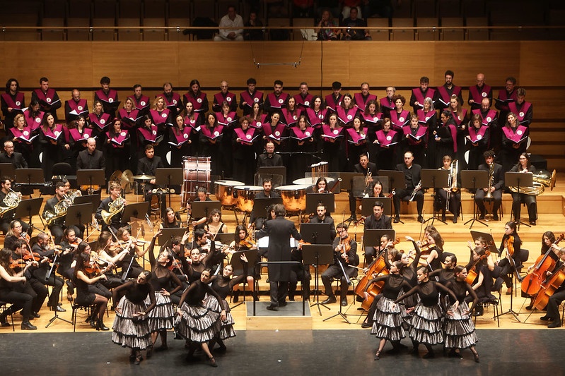 Coro, Orquesta y Ballet Español, en un momento de la actuación