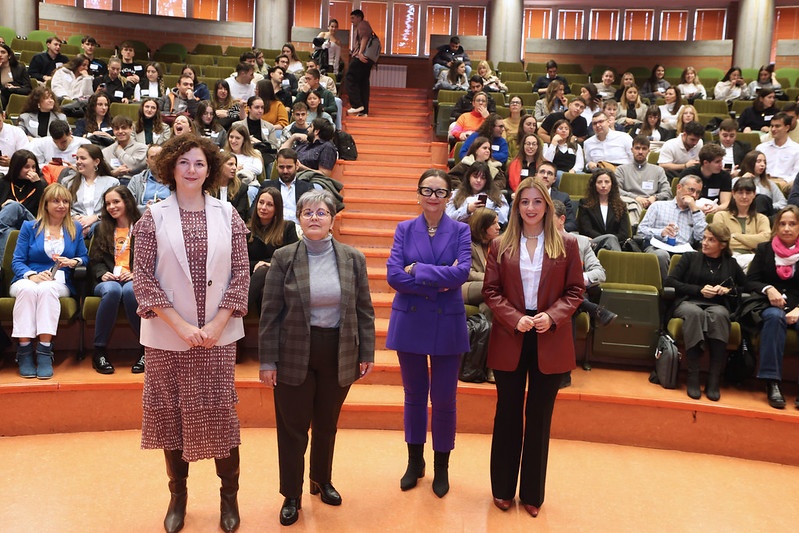 Acto de inauguración de la I Feria de Empleo en el Aula Magna