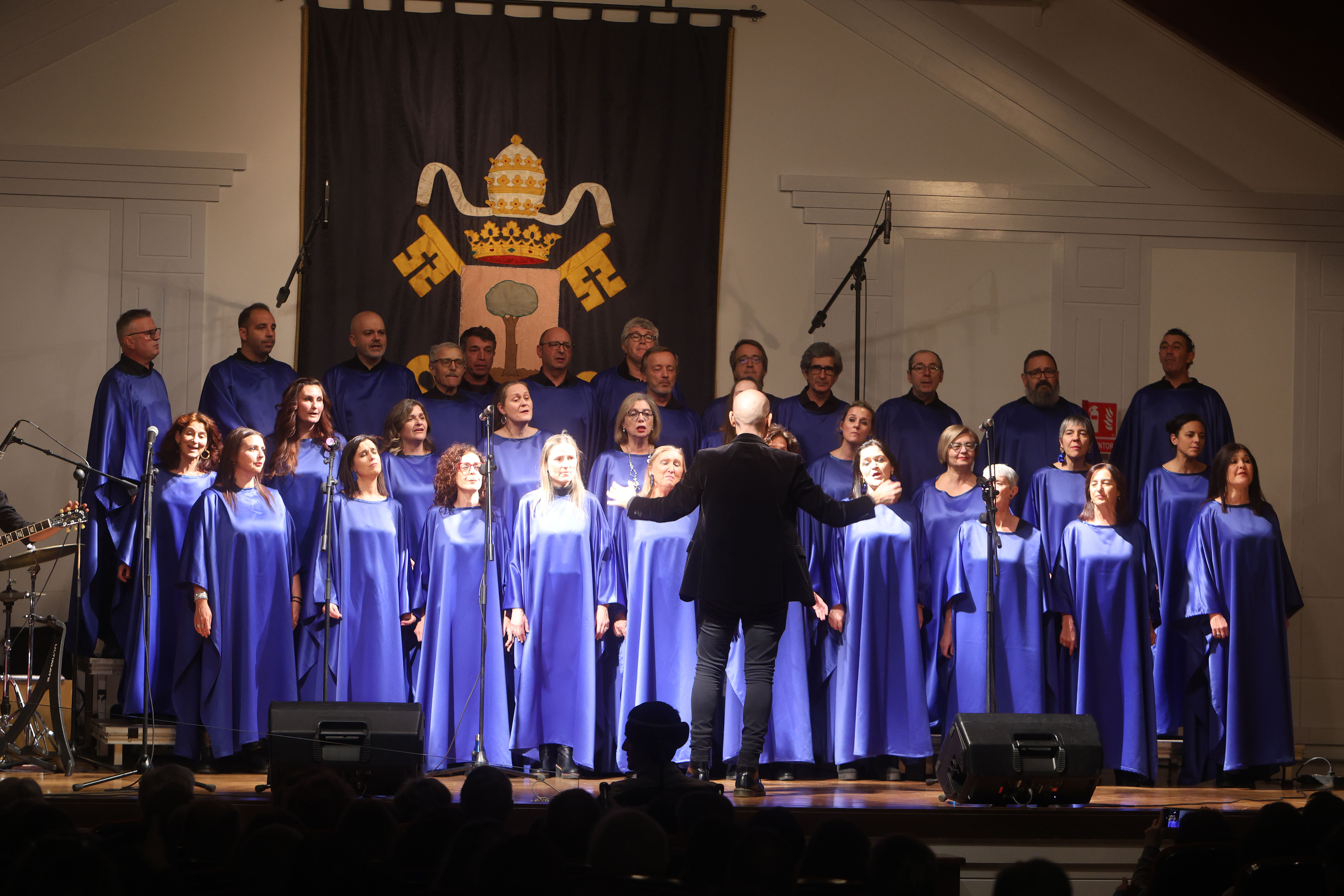 El Coro Gospel “Good News” es una formación que empezó a trabajar en Simancas impulsada por el entusiasmo compartido por algunos vecinos y amigos