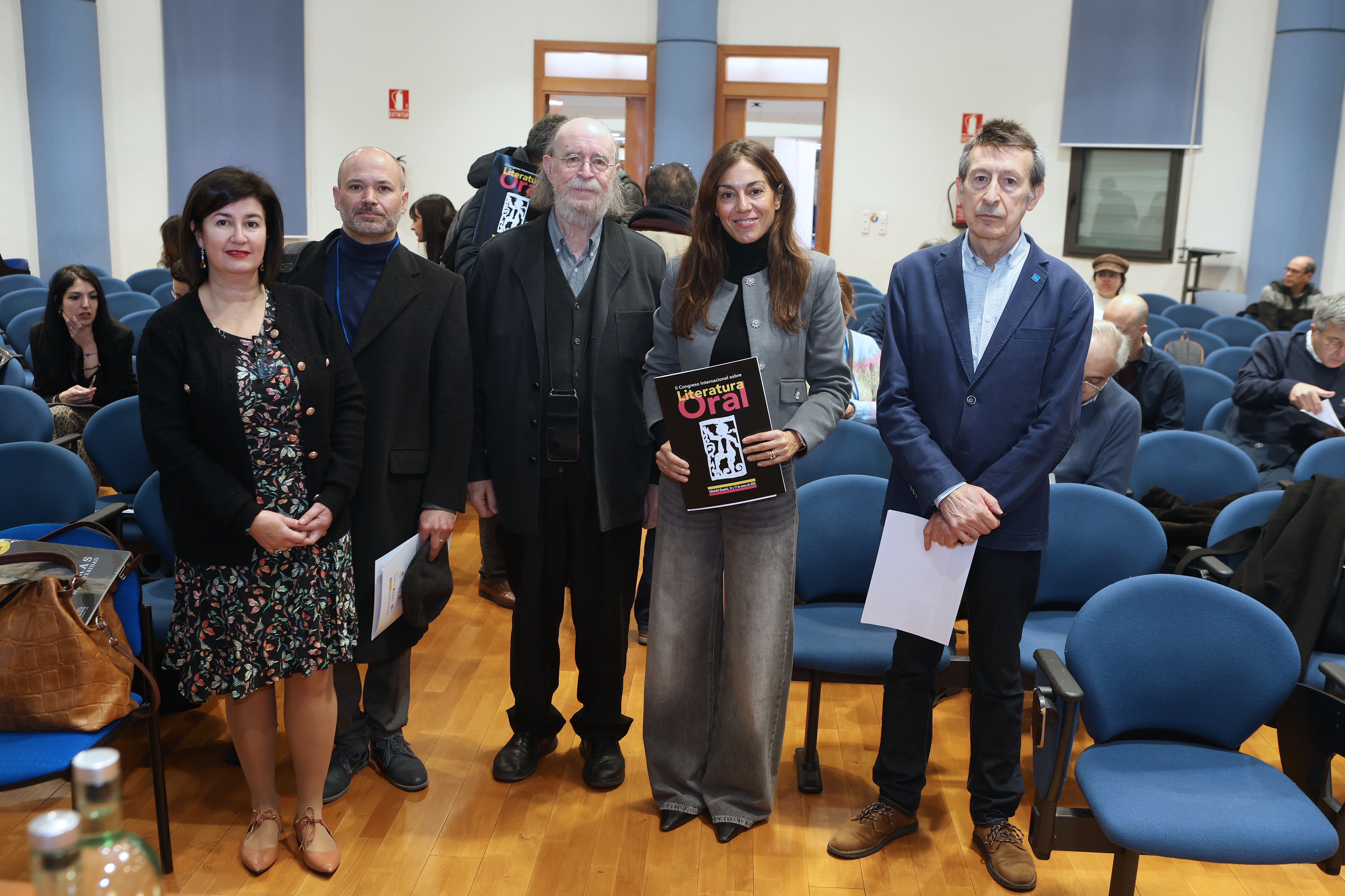 En la inauguración del Congreso han participado la Vicerrectora de Comunicación, Cultura y Deportes, Rebeca San José; y el Decano de la Facultad de Filosofía y Letras, Javier Castán