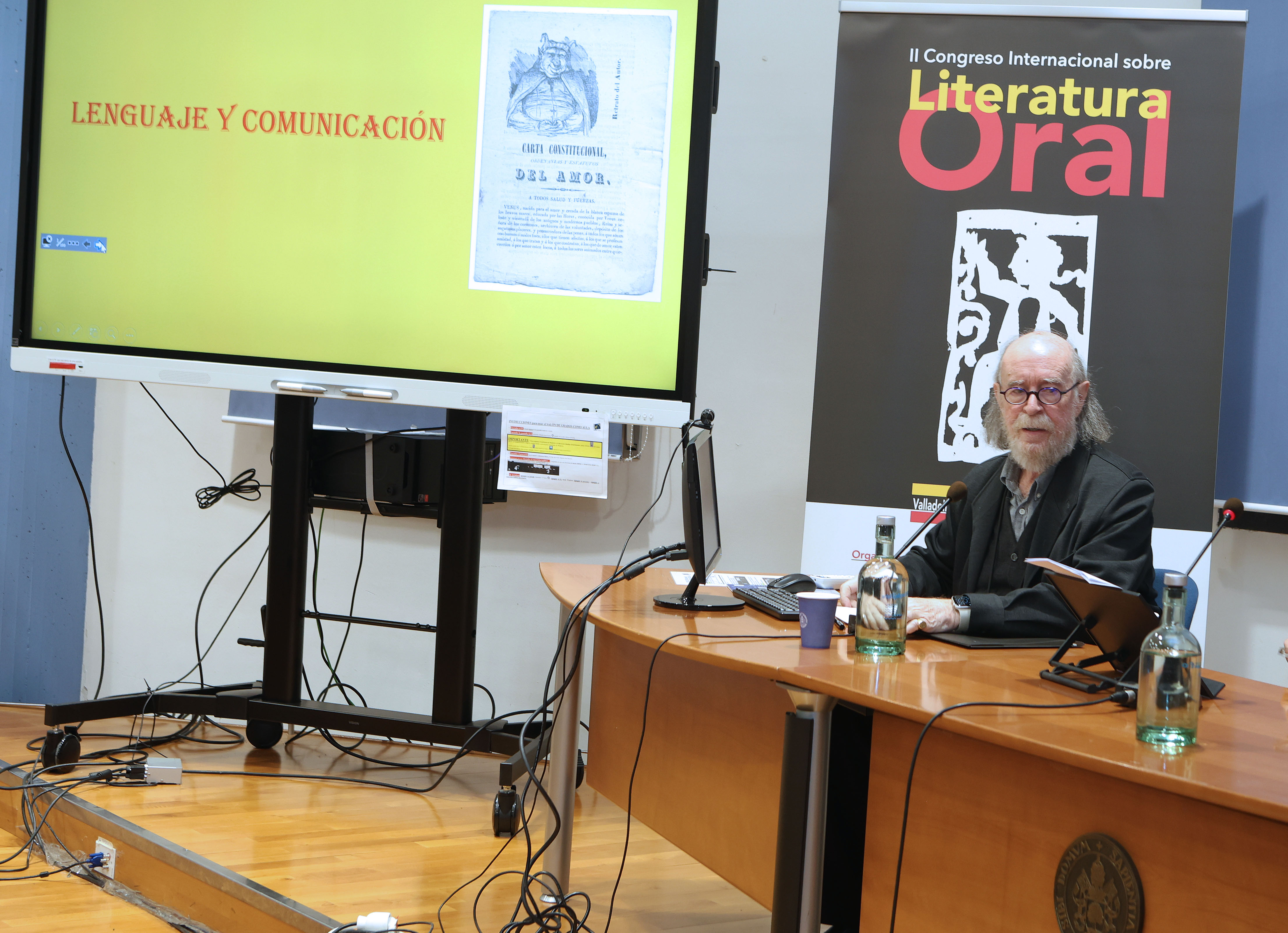 La conferencia inaugural titulada «Lenguaje y comunicación» ha corrido a cargo del músico y folclorista español, y presidente titular honorífico de la Cátedra de Estudios sobre la Tradición en la Universidad de Valladolid, Joaquín Díaz González