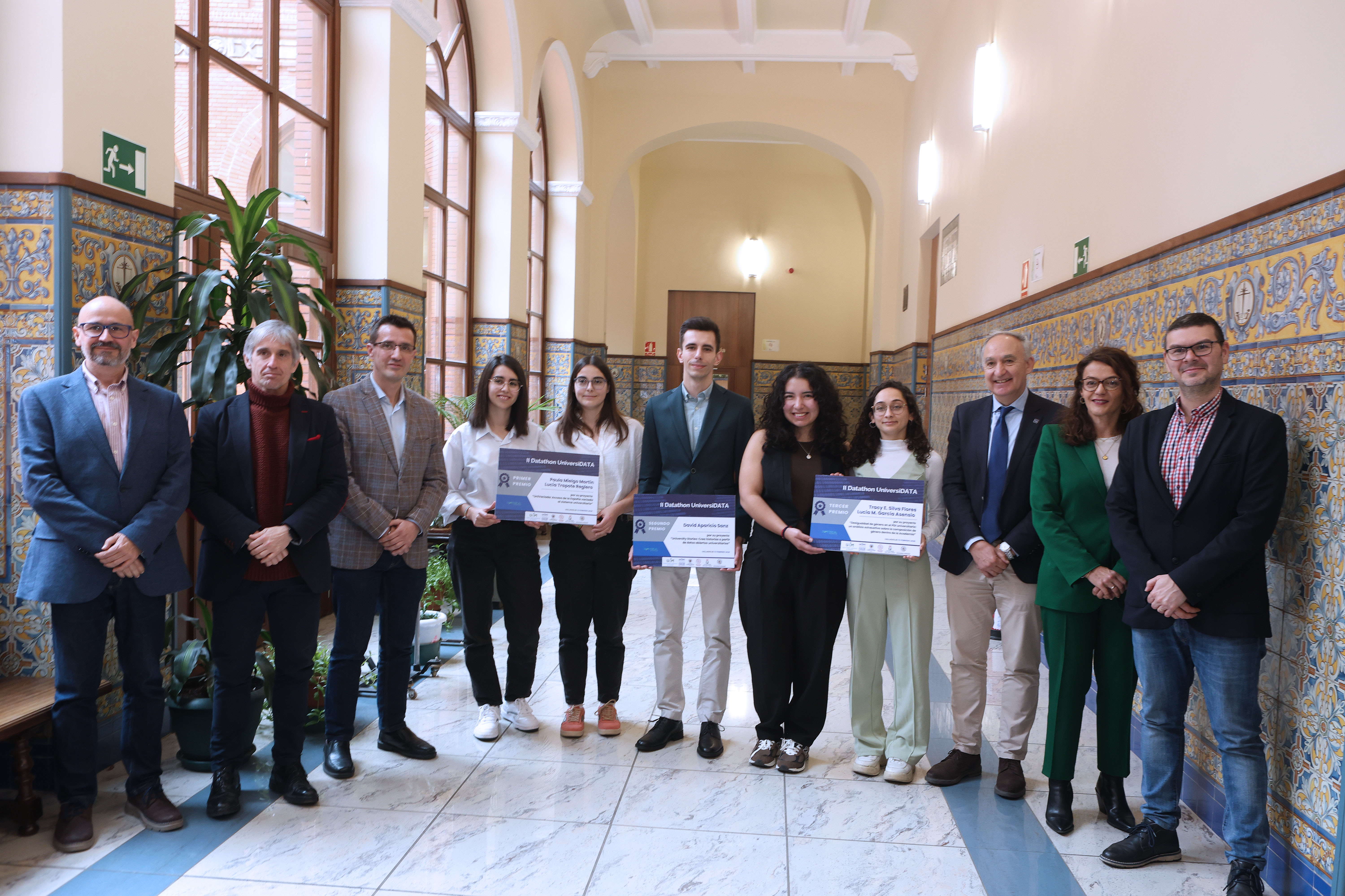 Premiados y jurado tras la entrega de premios