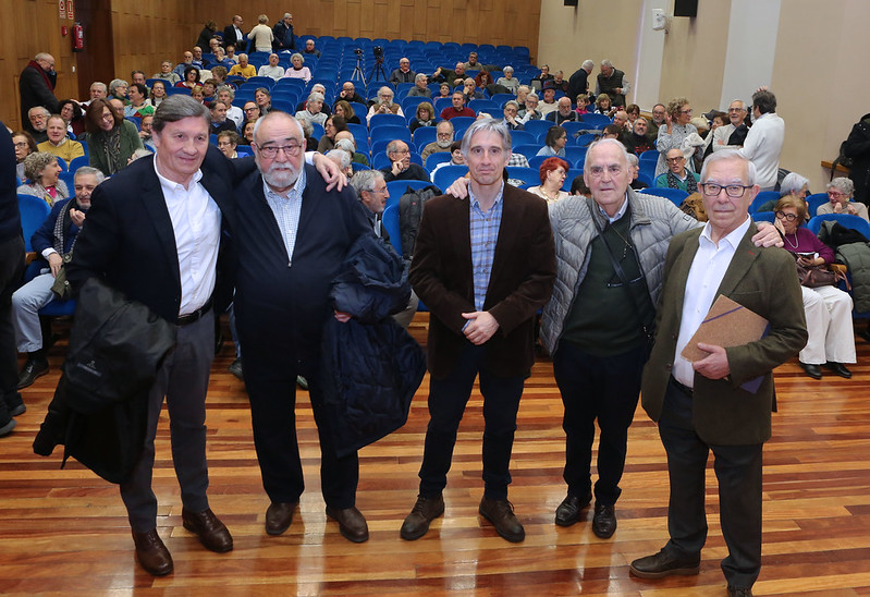 Participantes de la primera mesa redonda: de izquierda a derecha, Antonio Gutiérrez, Manuel Cambronero, Enrique Berzal, José Manuel González y Germán Losada.