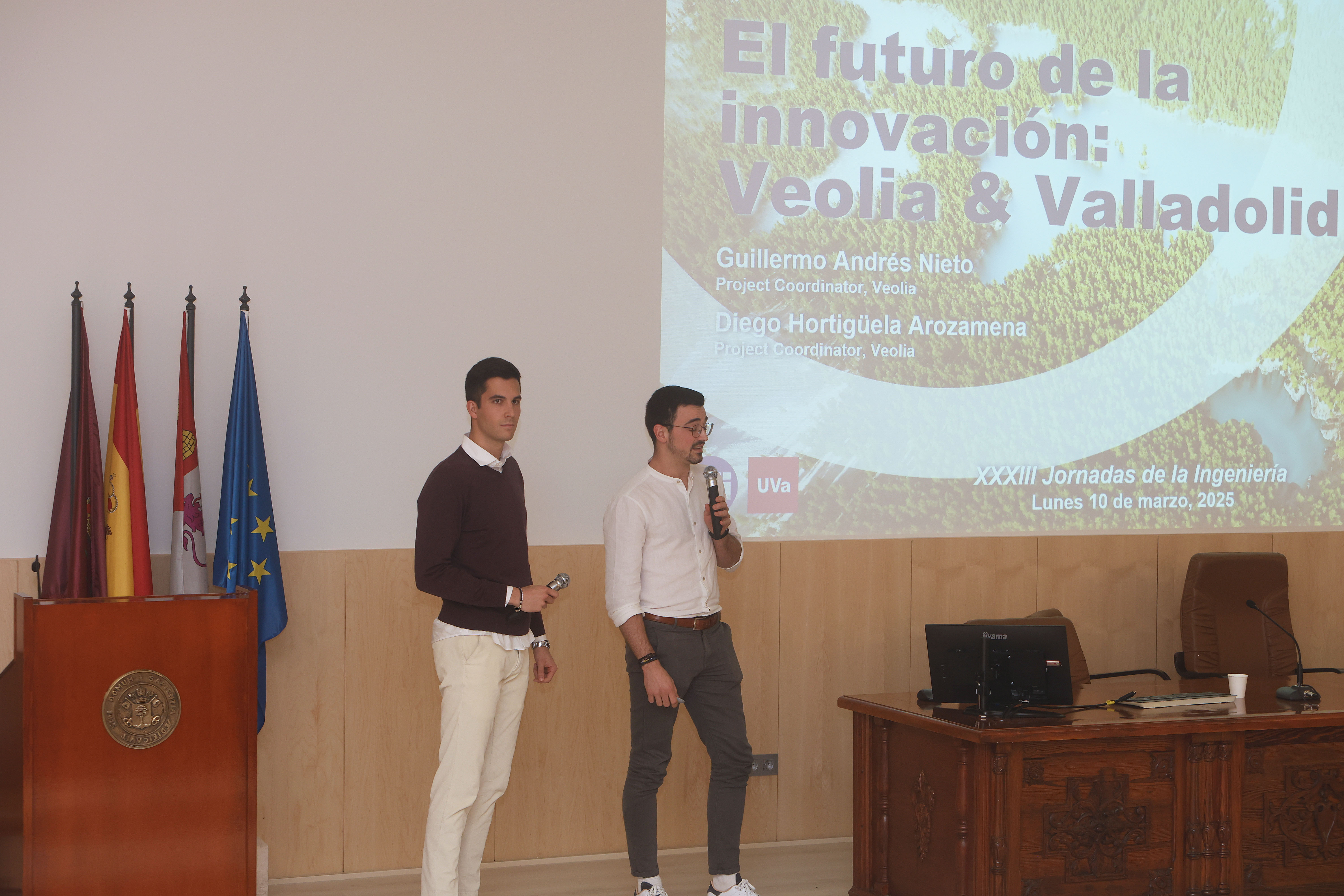 Guillermo Andrés Nieto y Diego Hortigüela Arozamena, Coordinadores de Proyectos de VEOLIA, en la ponencia 'El futuro de la innovación: Veolia & Valladolid'