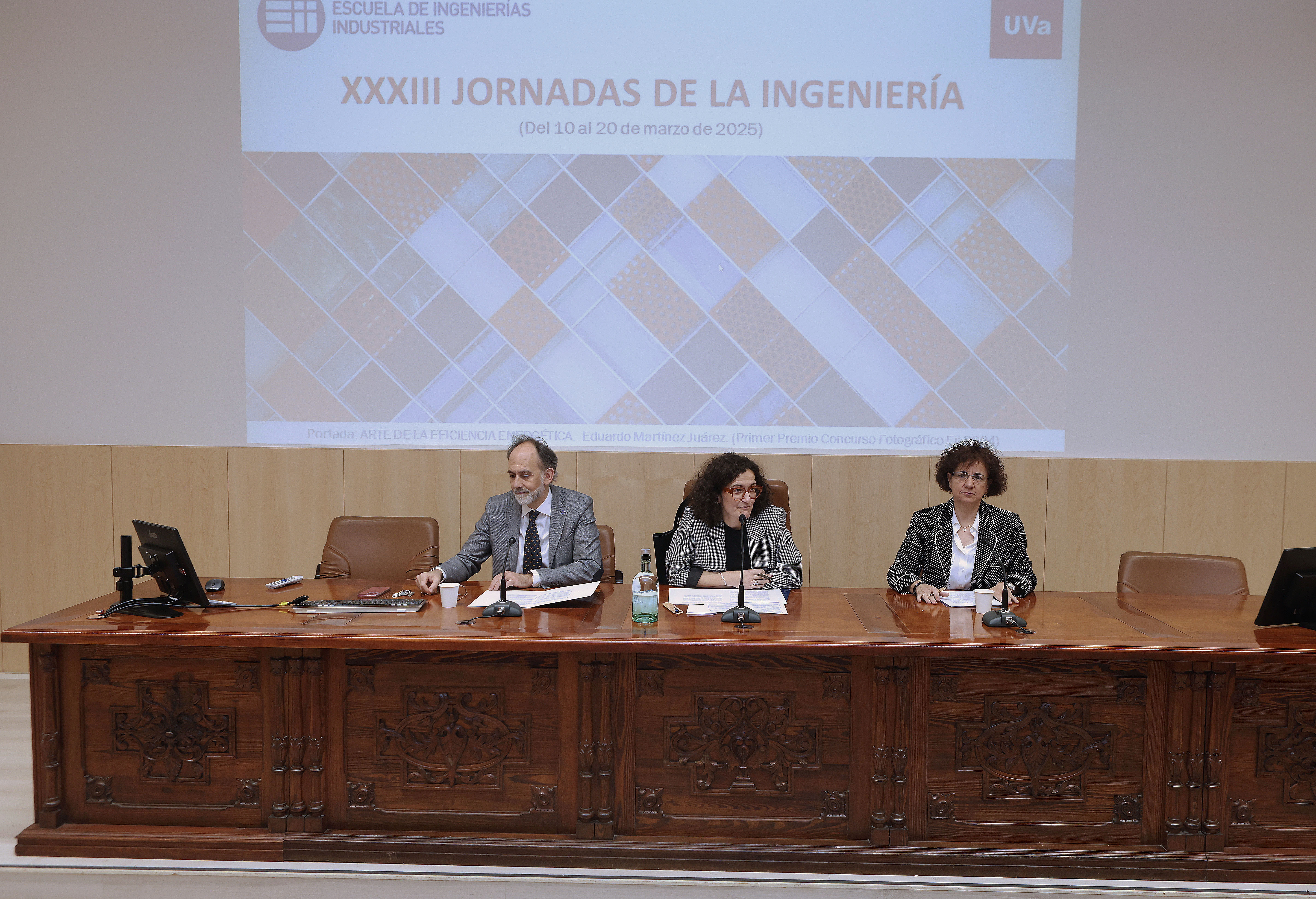 De izquierda a derecha: César Méndez, director de la Escuela de Ingenierías Industriales; Susana Álvarez, Vicerrectora de Innovación Docente y Transformación Digital y Ana Isabel Tarrero, subdirectora de Estudiantes de la EII.