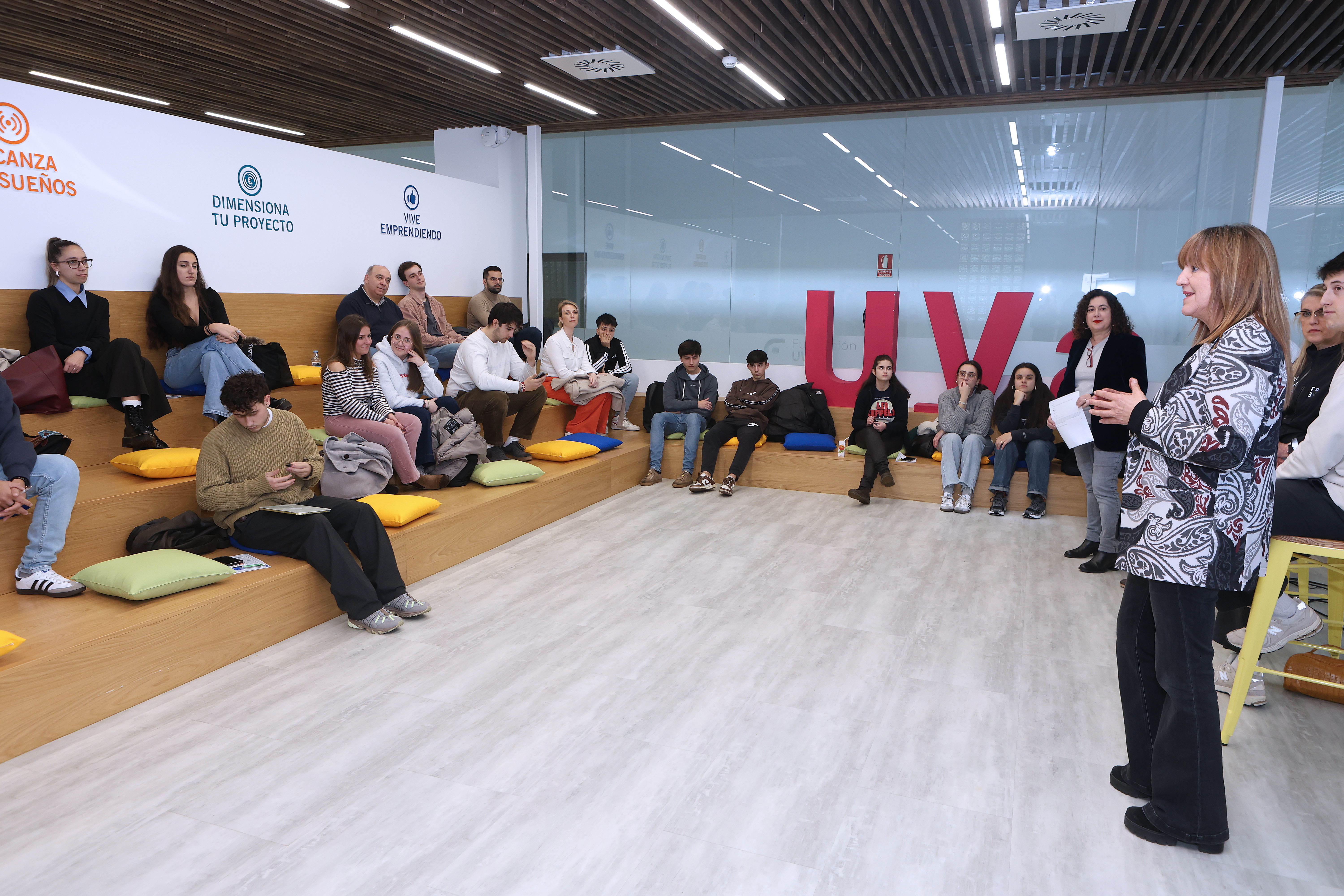 El evento contó con la presencia de María Ángeles Pérez, delegada del Rector para la tranferencia de conocimento, y de Pilar Pérez Santana Directora de Área de Empleo.