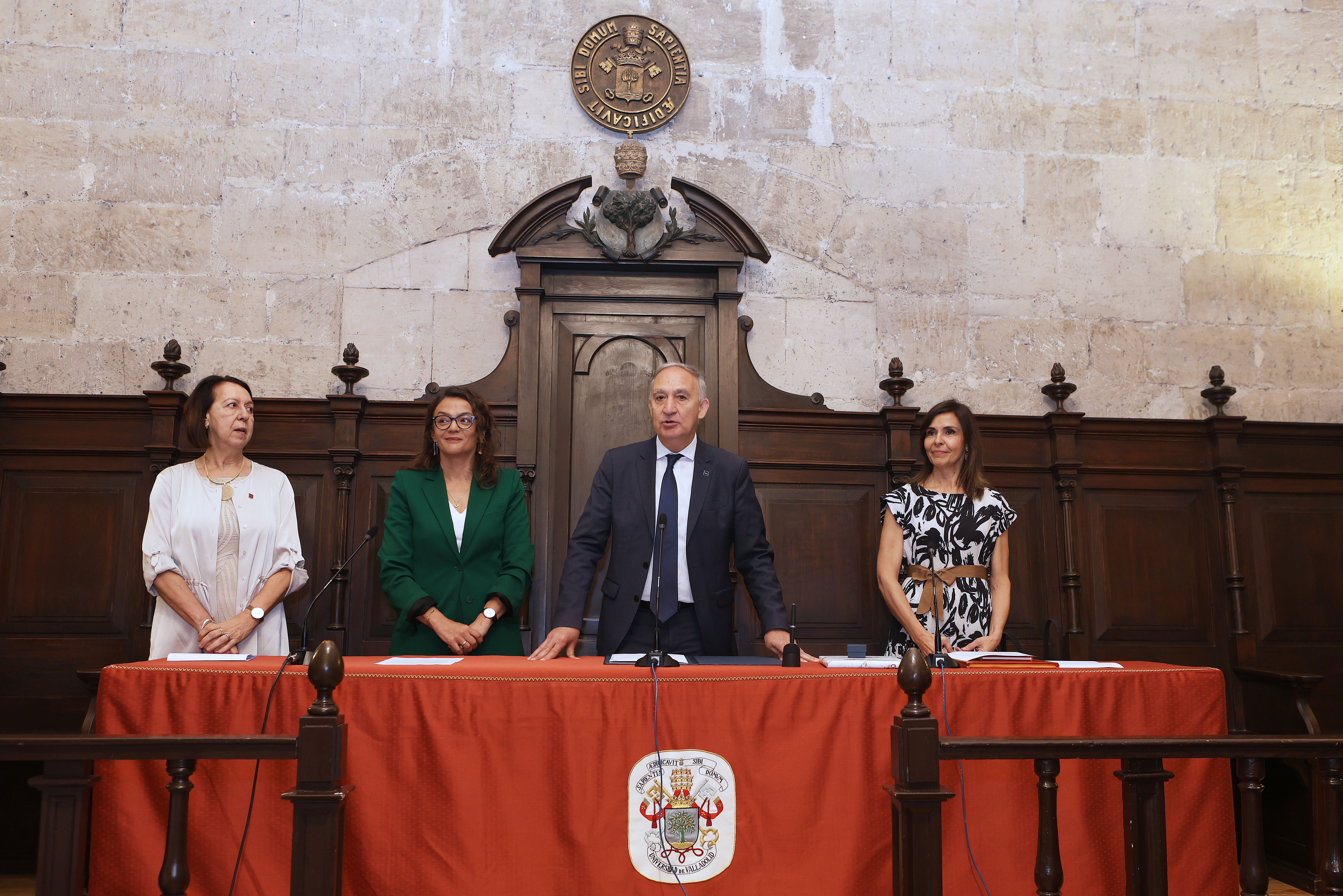 Ana María Velasco toma posesión como nueva Defensora de la Comunidad Universitaria