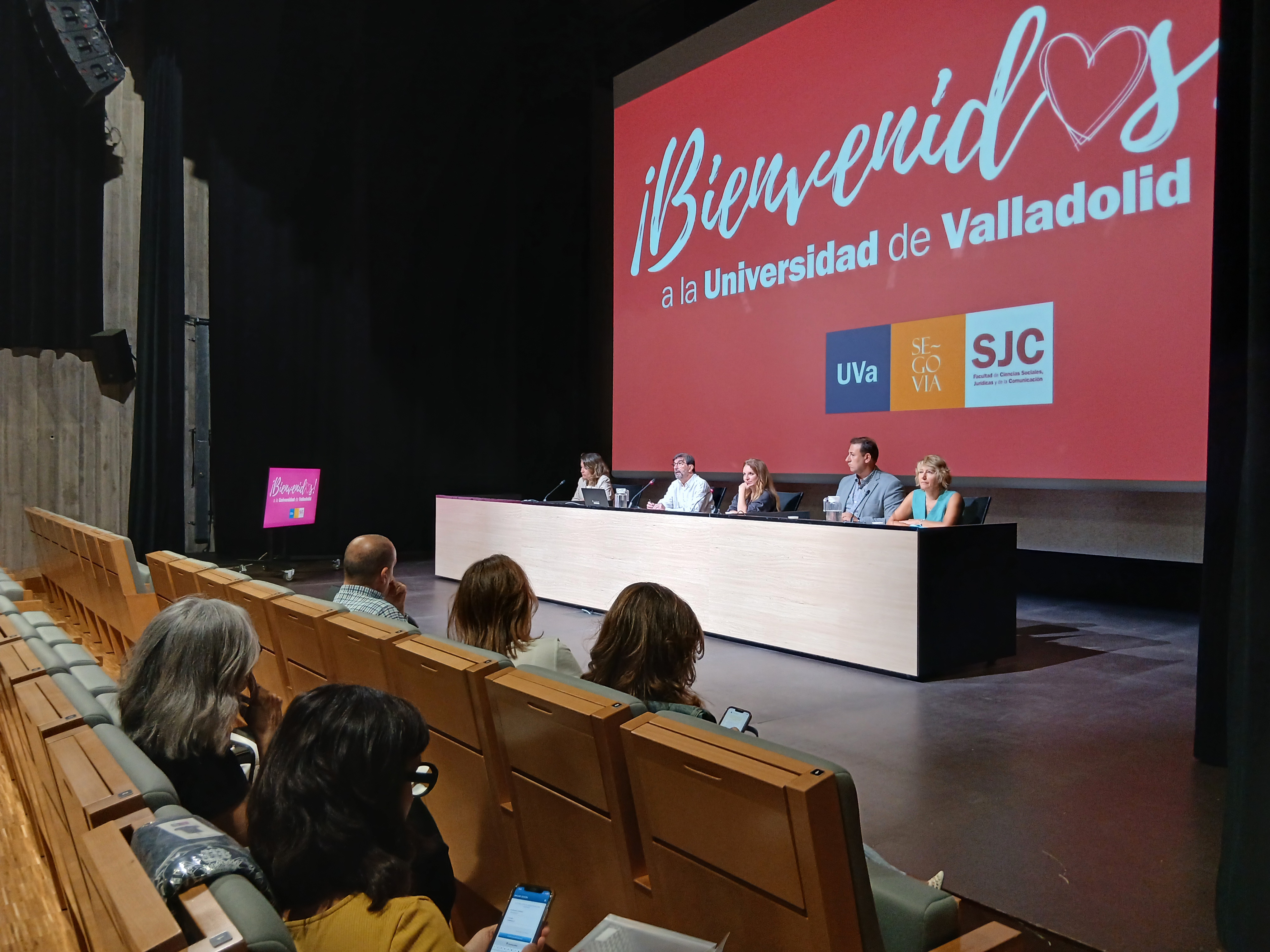 Jornada de bienvenida a los alumnos de la Facultad de Ciencias Sociales, Jurídicas y de la Comunicación en el Campus de Segovia