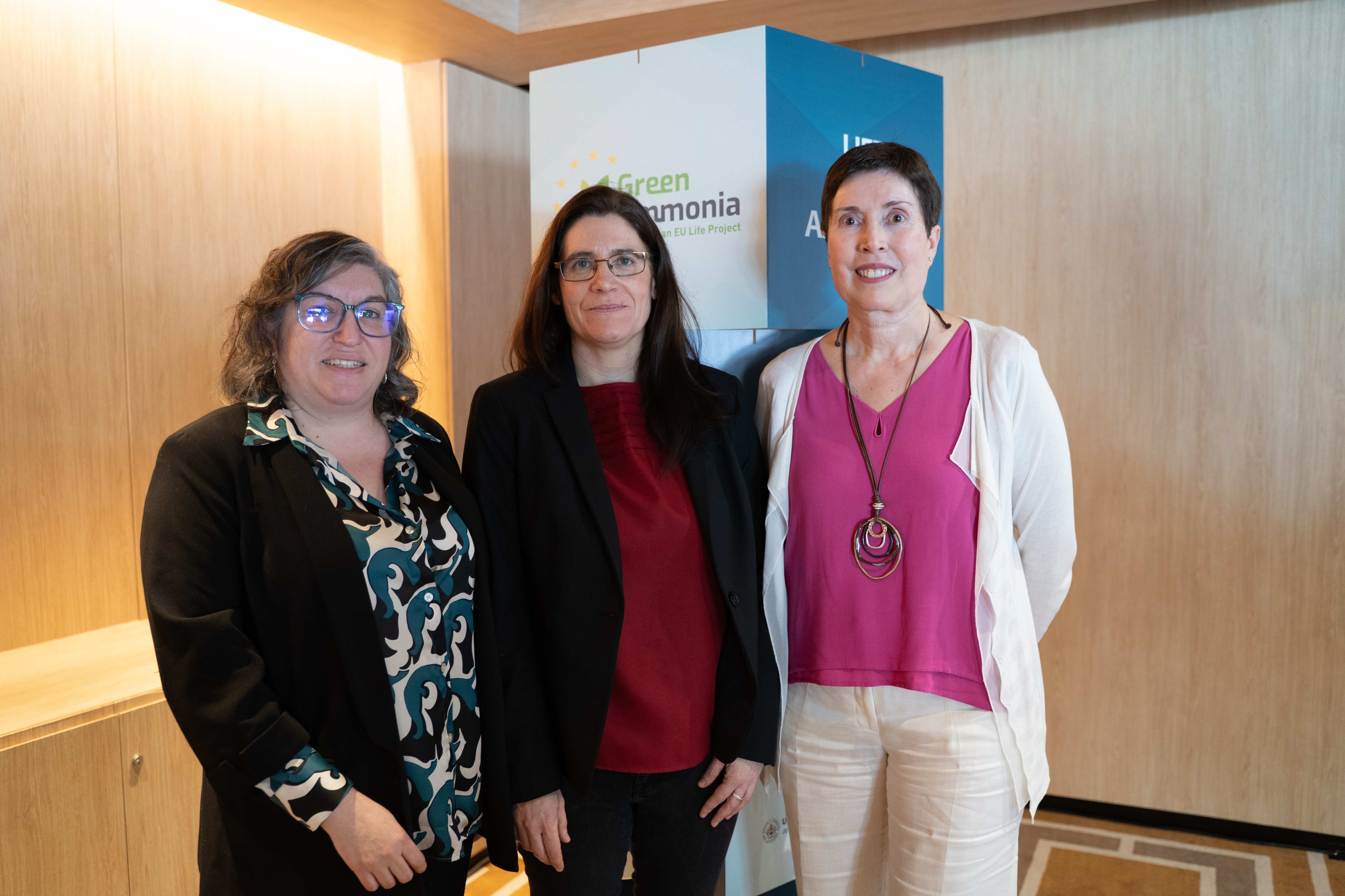 De izquierda a derecha: Coral Carrasco Barco (AGROCESA-Grupo Vall Companys), Berta Riaño Irazábal (ITACyL) y María  Cruz García González (Universidad de Valladolid)