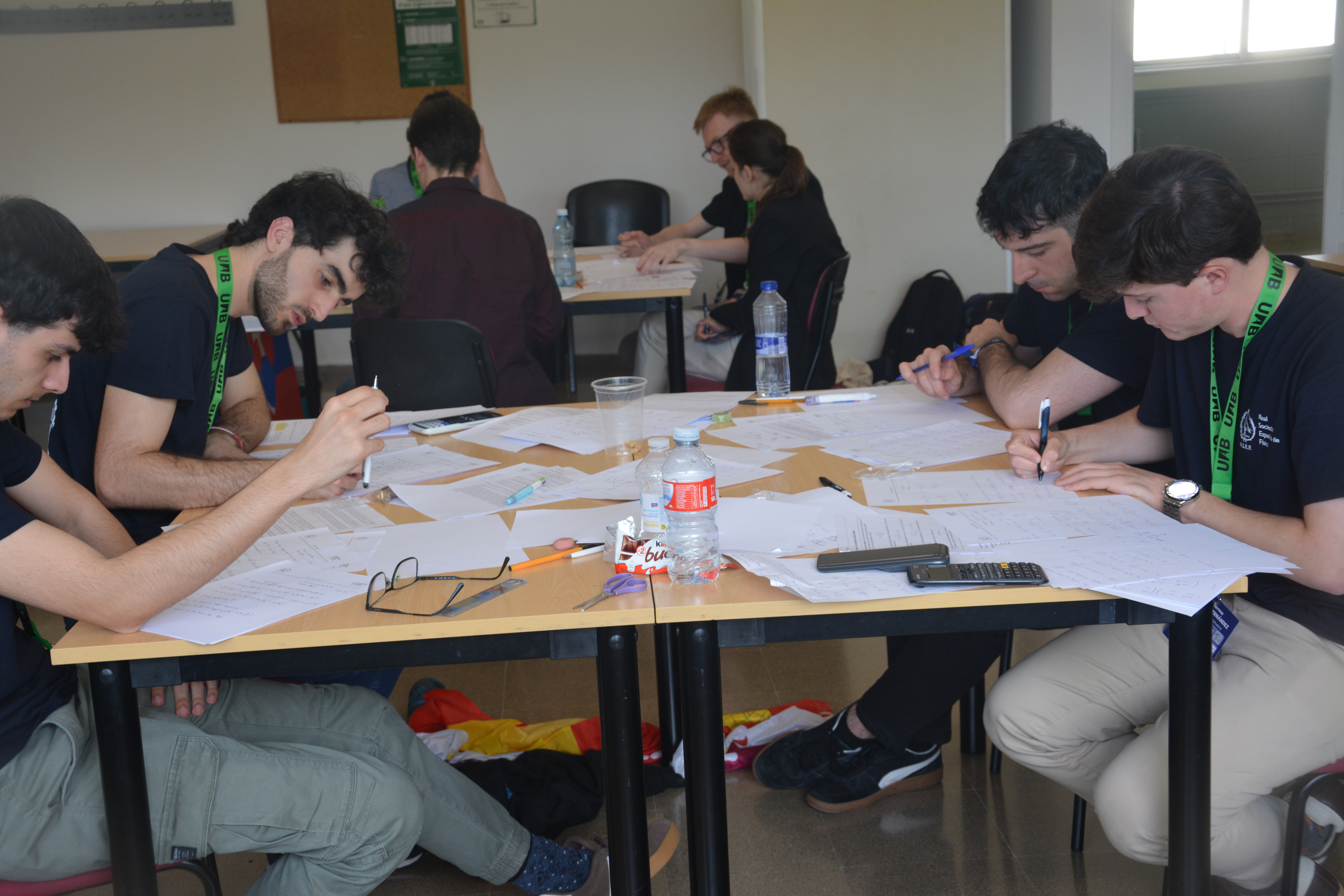 Jaime, Adrián, Sergio y Guillermo durante el examen final desarrollado el 3 de mayo en la UAB