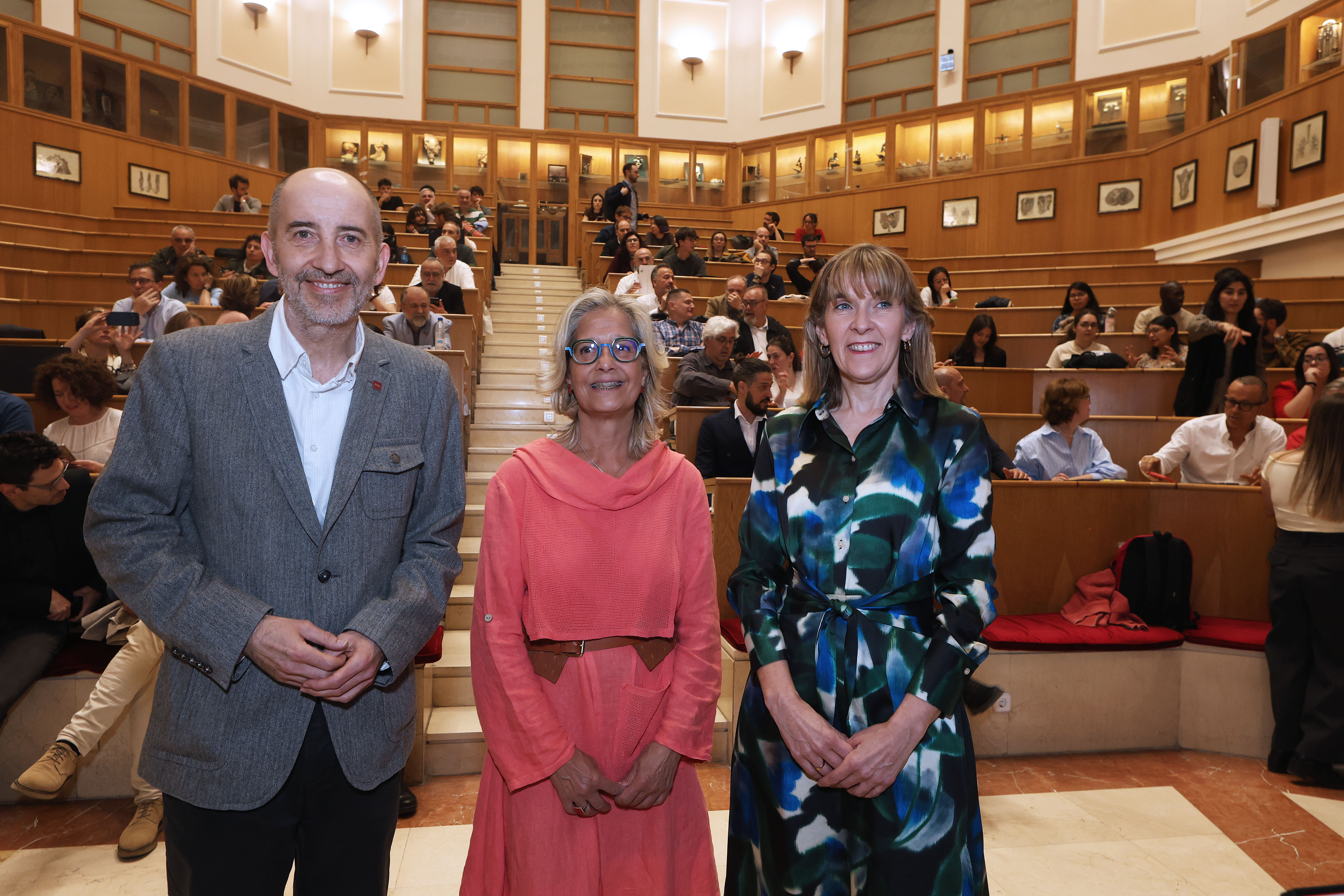 De izquierda a derecha: Carlos Alberola, Pilar Garcés y Carmen Camarero, en el debate promovido por Iniciactiva