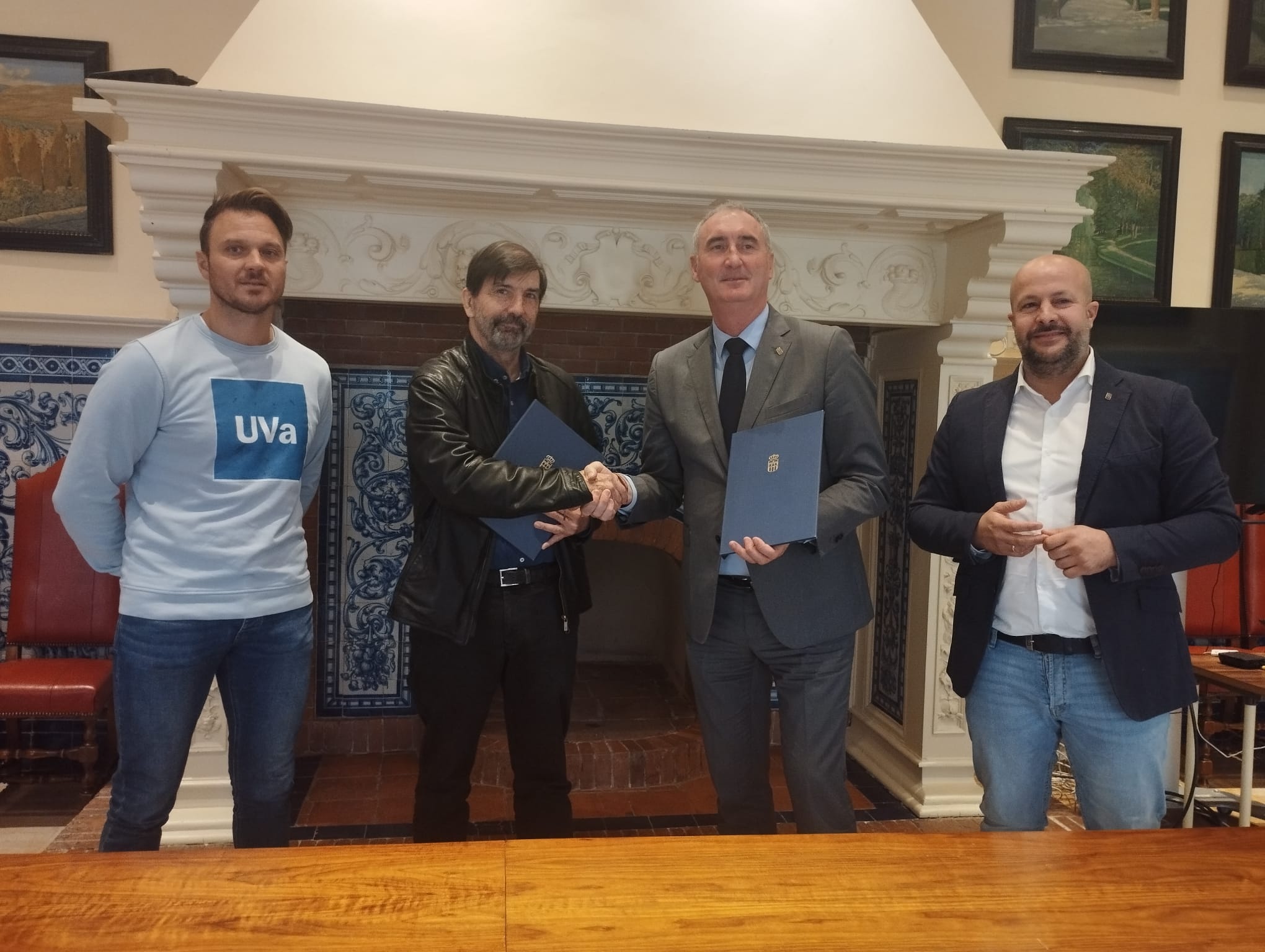De izquierda a derecha: Julio Sánchez, técnico de Deportes en el Campus de Segovia; Agustín García Matilla, vicerrector del Campus María Zambrano; José Mazarías, alcalde de Segovia; Jesús Garrido, concejal de deportes del Ayuntamiento de Segovia