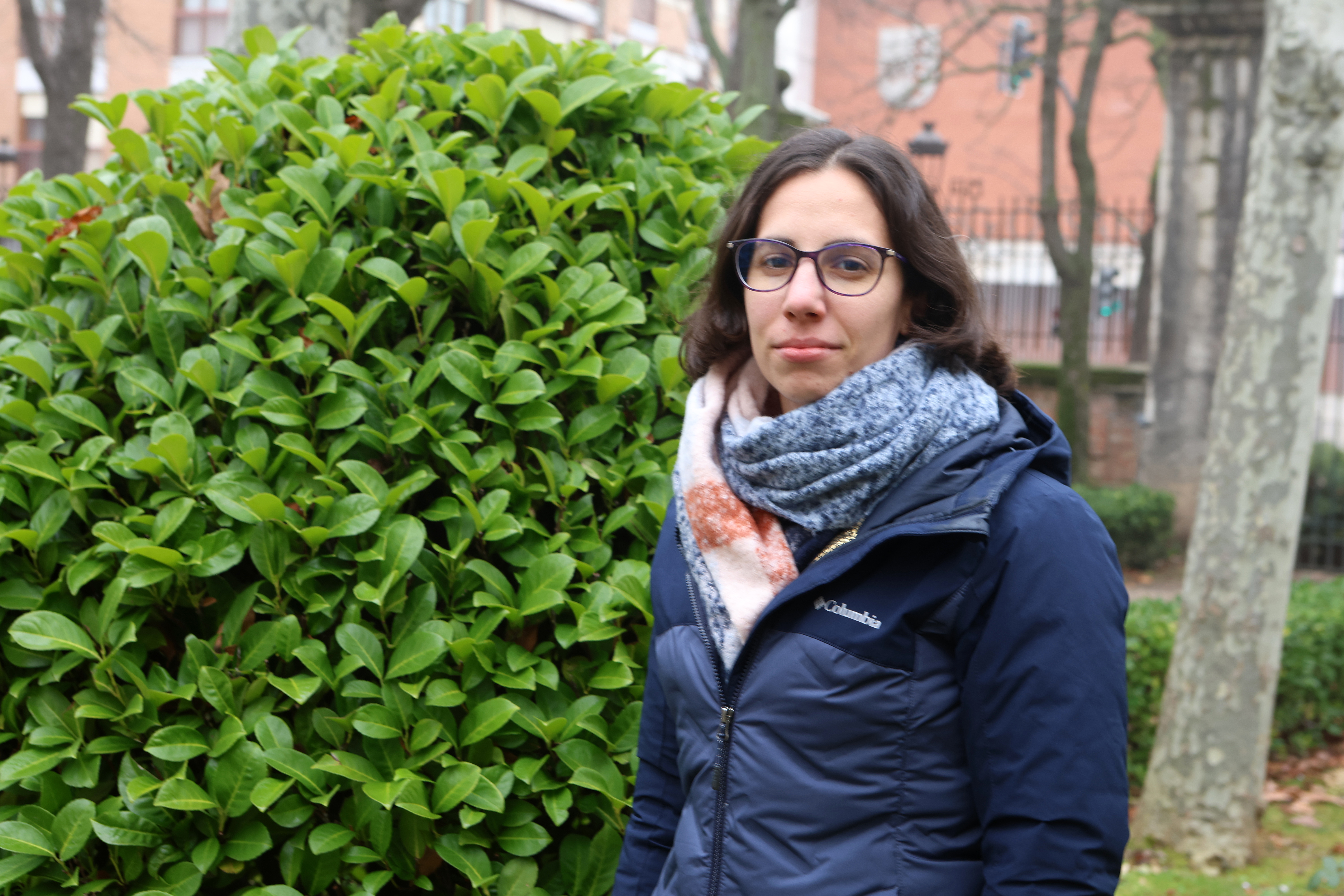 Eva Sánchez Hernández, durante su entrevista en los jardines del Colegio de Santa Cruz