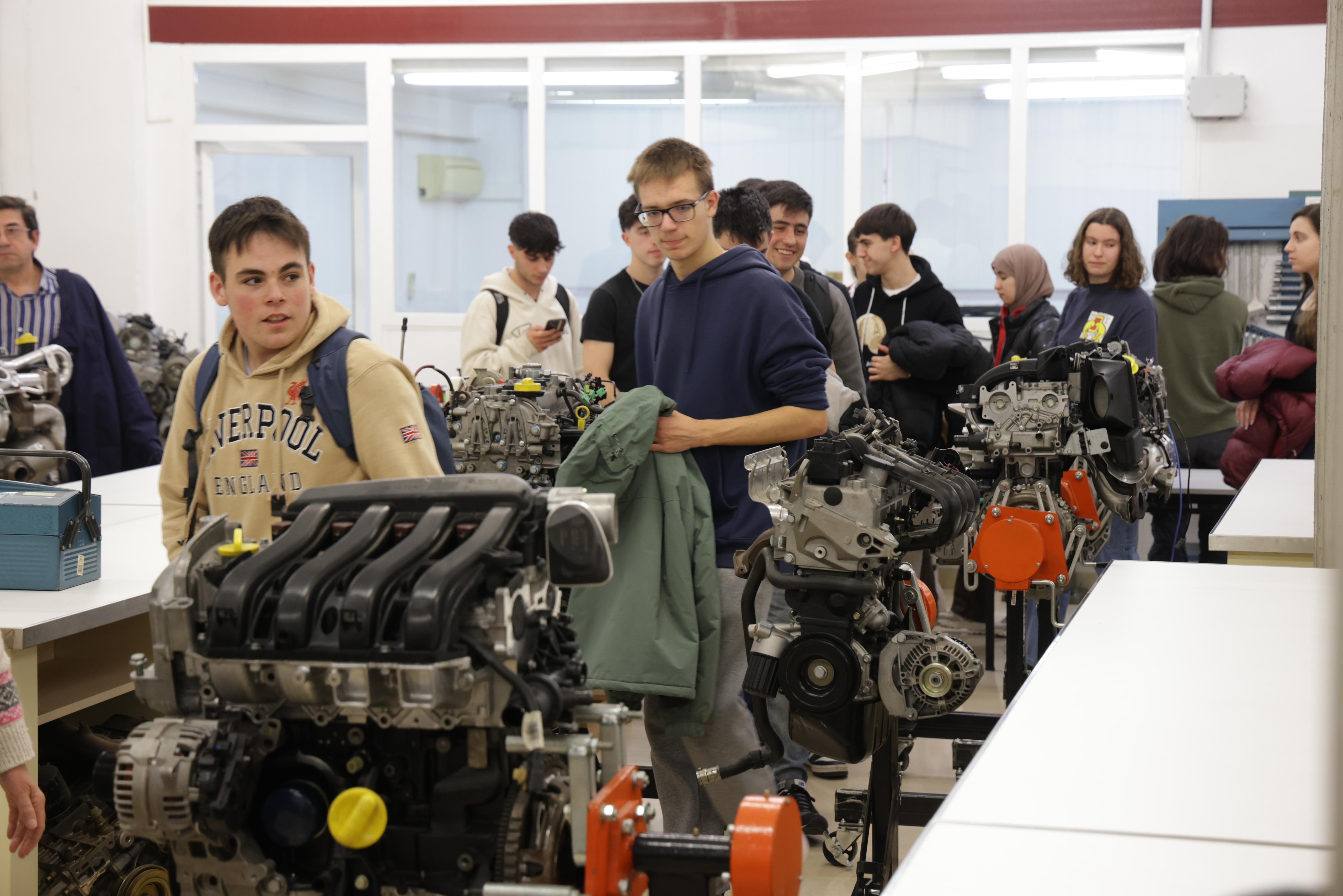 Los alumnos pudieron visitar los laboratorios de la Escuela de Ingenierías Industriales