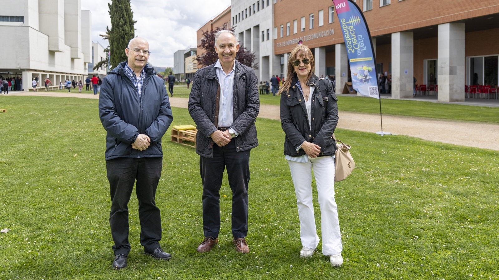 El rector de la UVa (centro) junto con el vicerrector de Investigación y la delegada para la Transferencia de Conocimiento