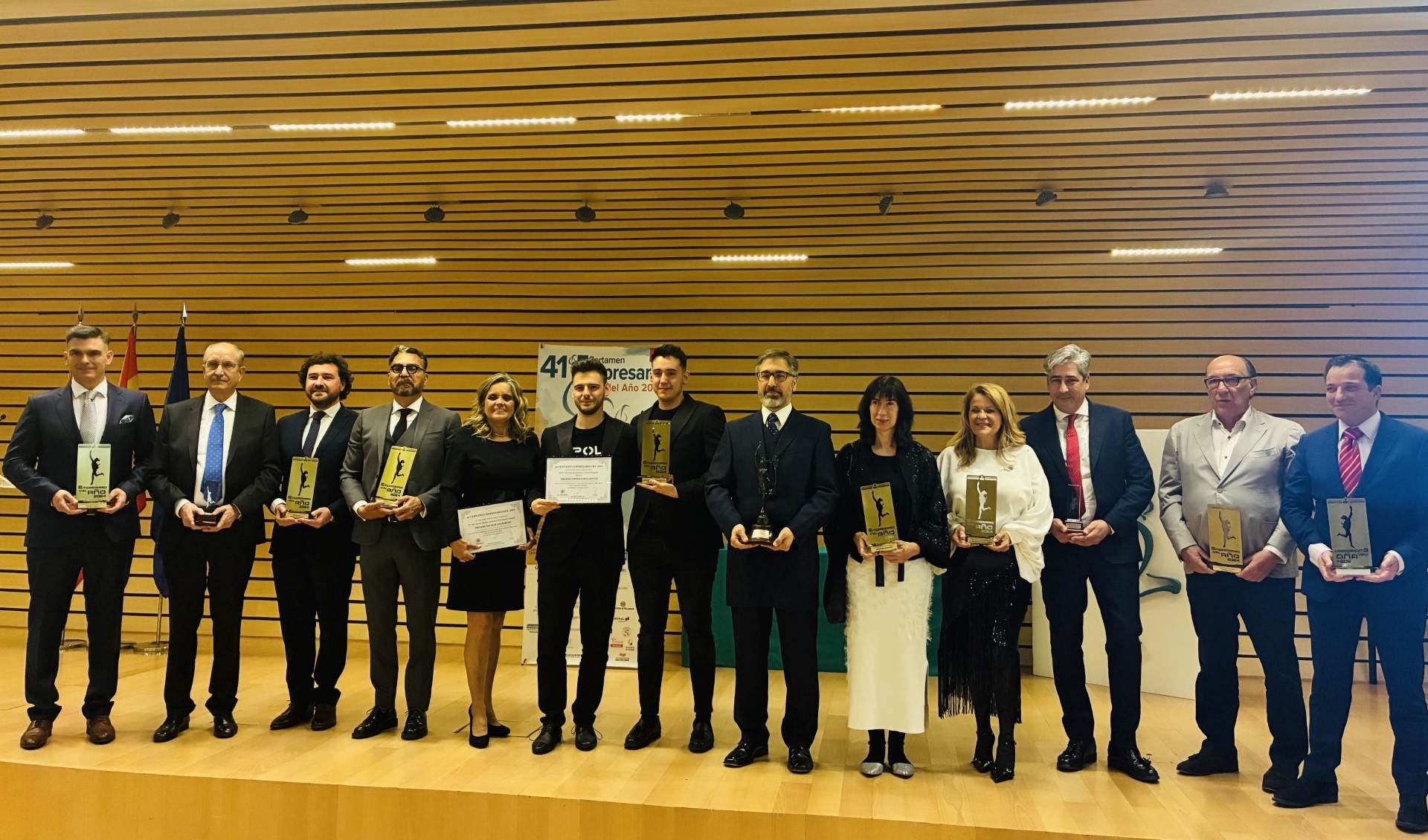Foto de familia de los premiados