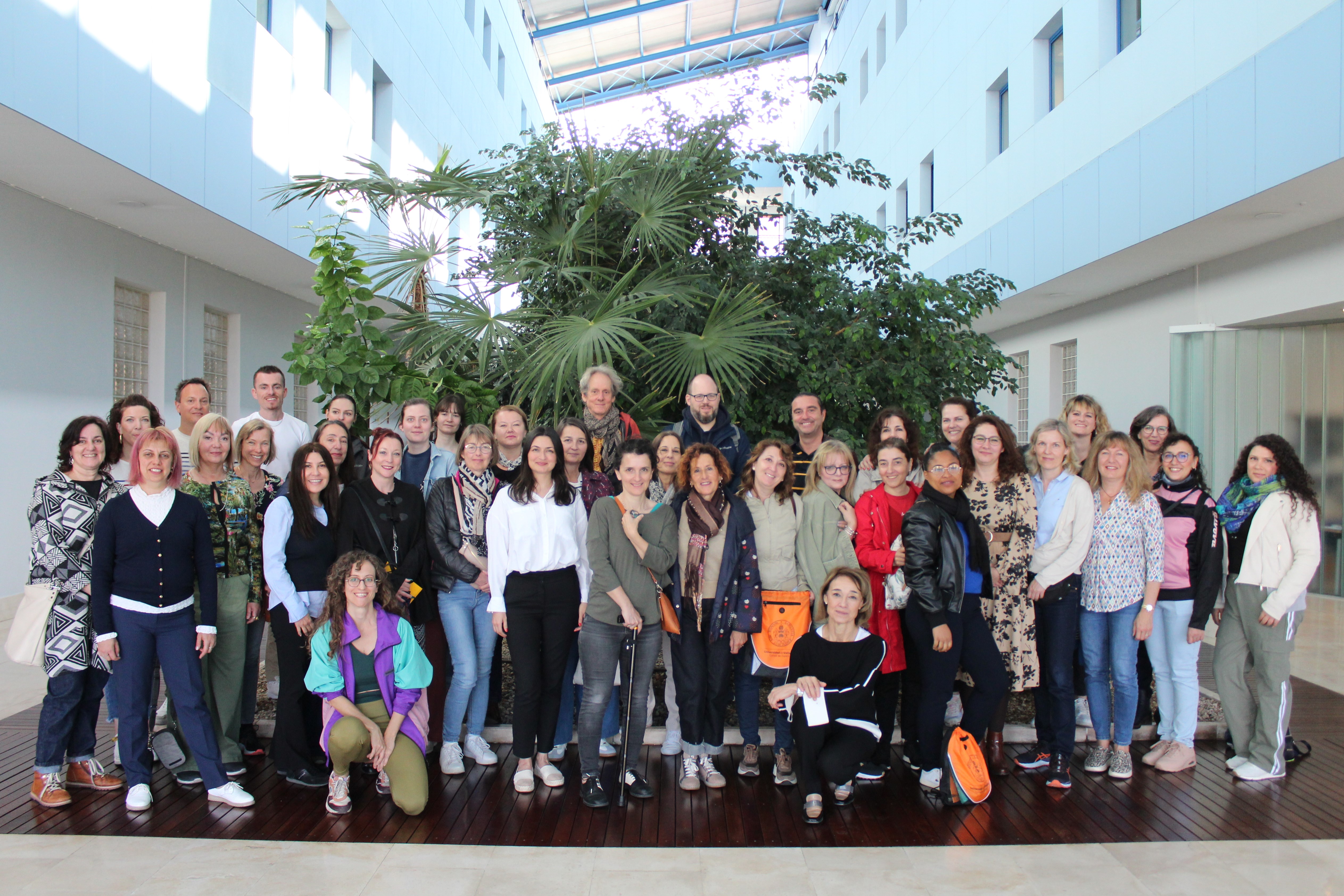 Foto del grupo de profesionales que ha visitado la UVa en la Staff Week