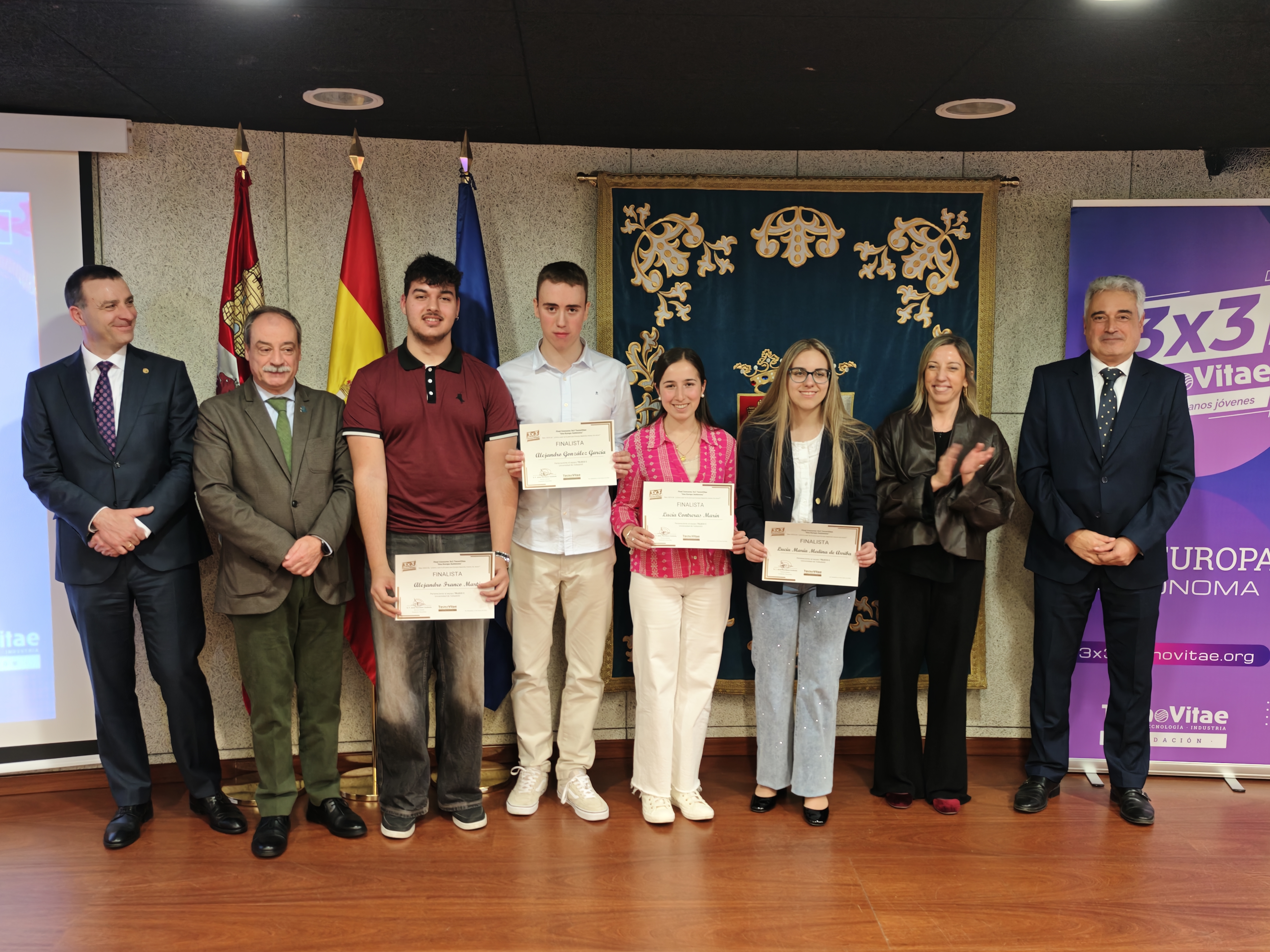 Equipo finalista de estudiantes de Ingenierías de Tecnologías de Telecomunicación de la UVa