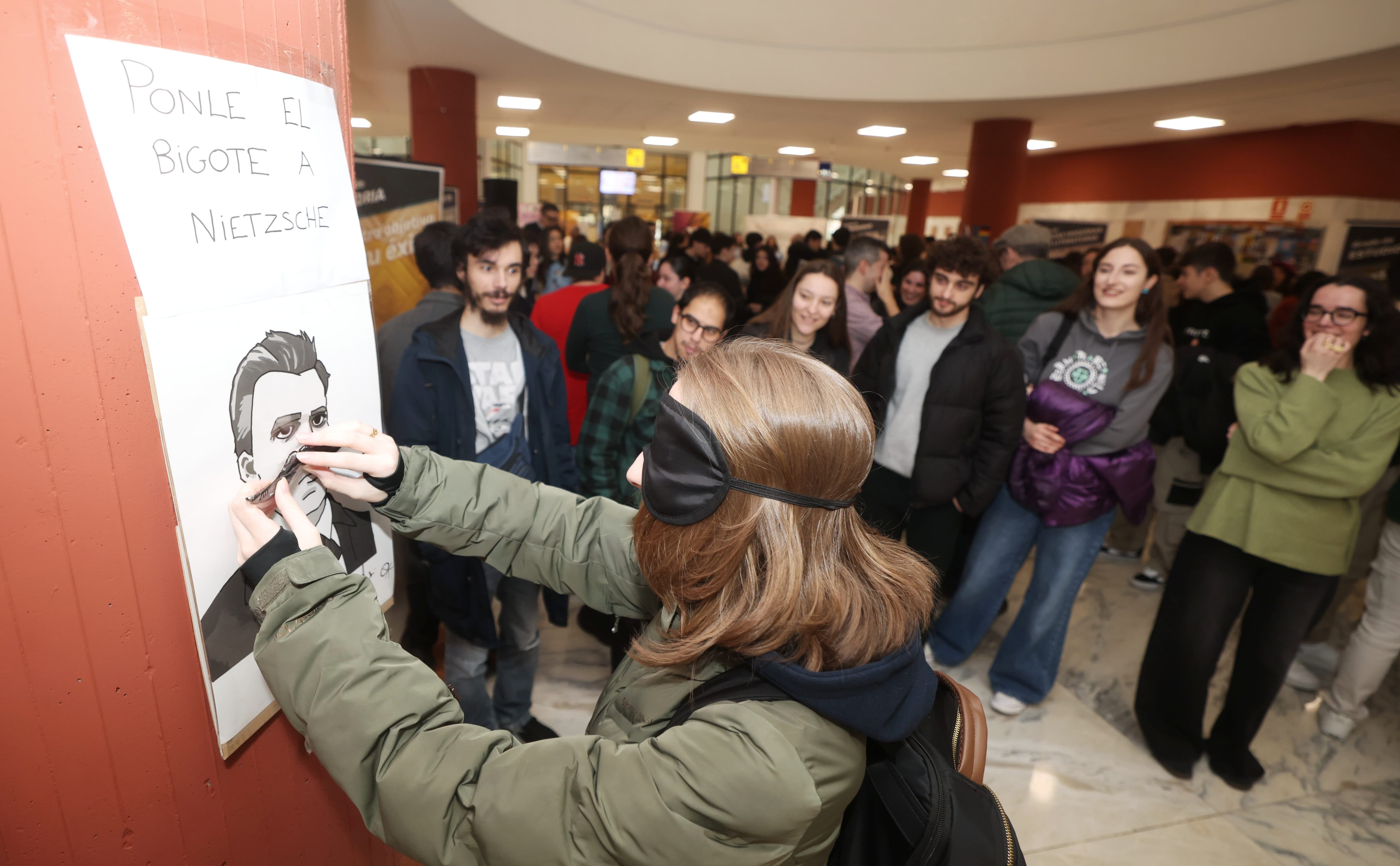 La Facultad de Filosofía y Letras acogió varias actividades para dar la bienvenida a los futuros estudiantes
