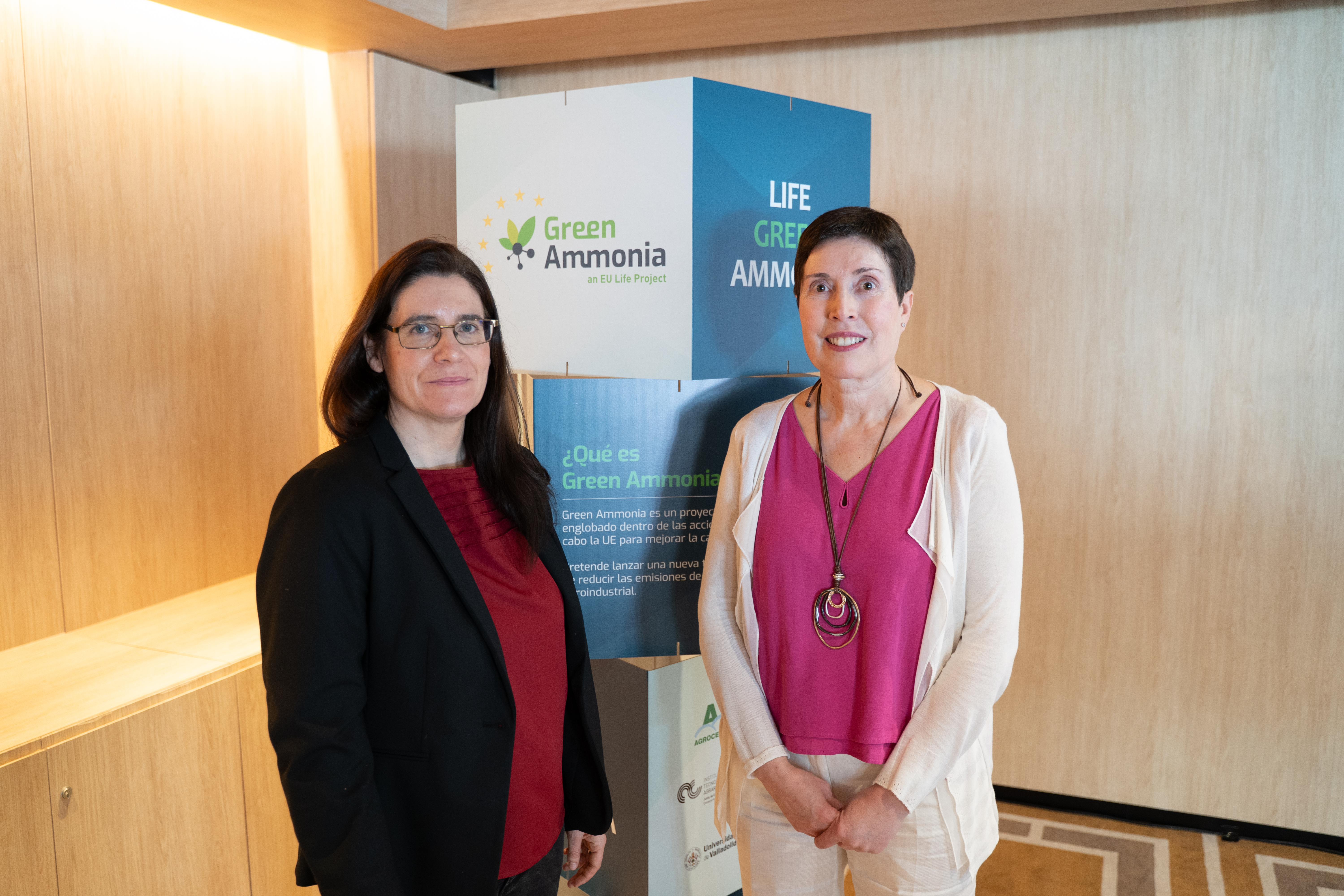 De izquierda a derecha: Berta Riaño (ITACyL) y María Cruz García González (Universidad de Valladolid), investigadora principal del proyecto
