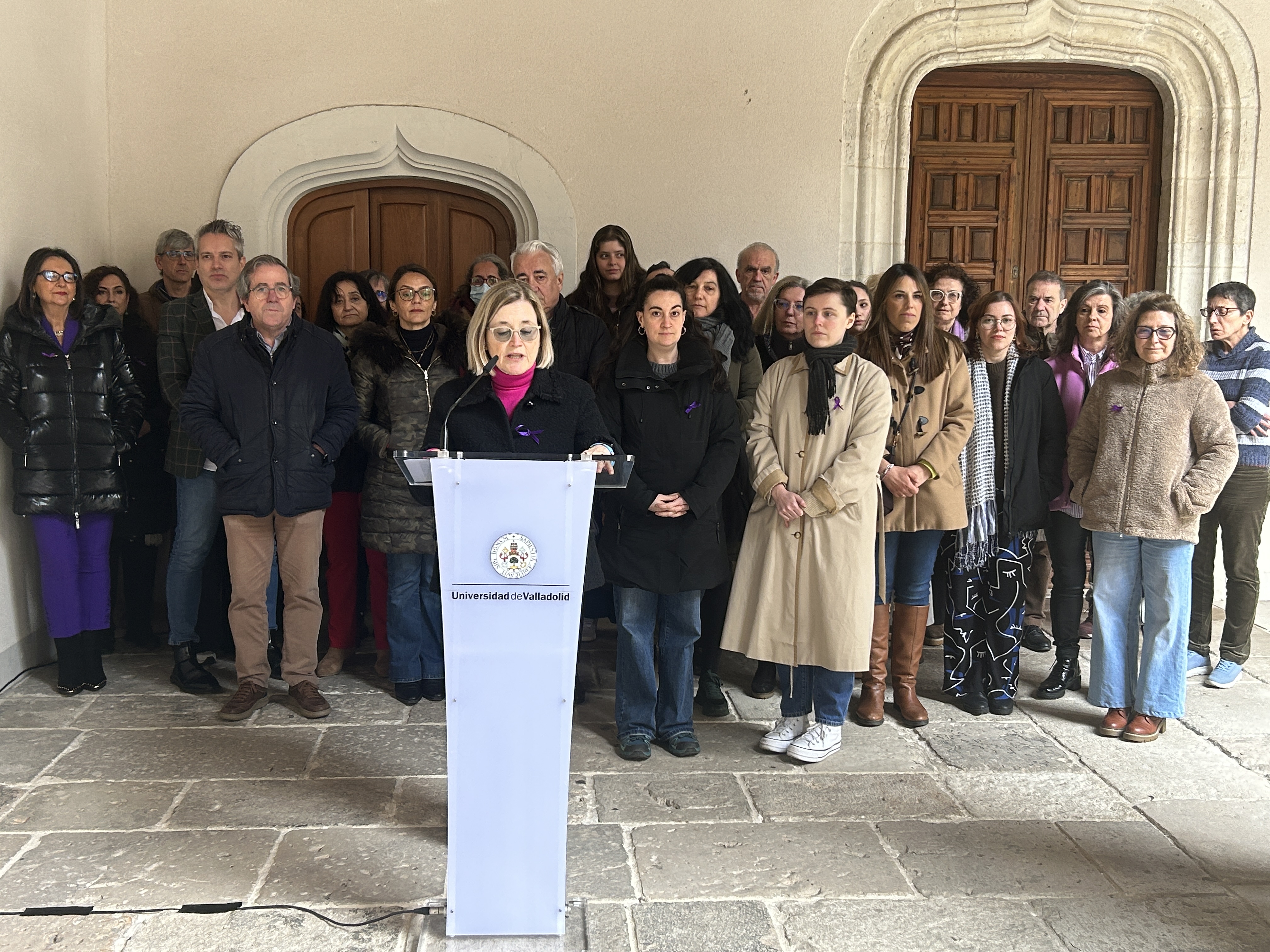 Momento de la lectura del manifiesto a cargo de Rosalba I.Fonteriz en el Palacio de Santa Cruz