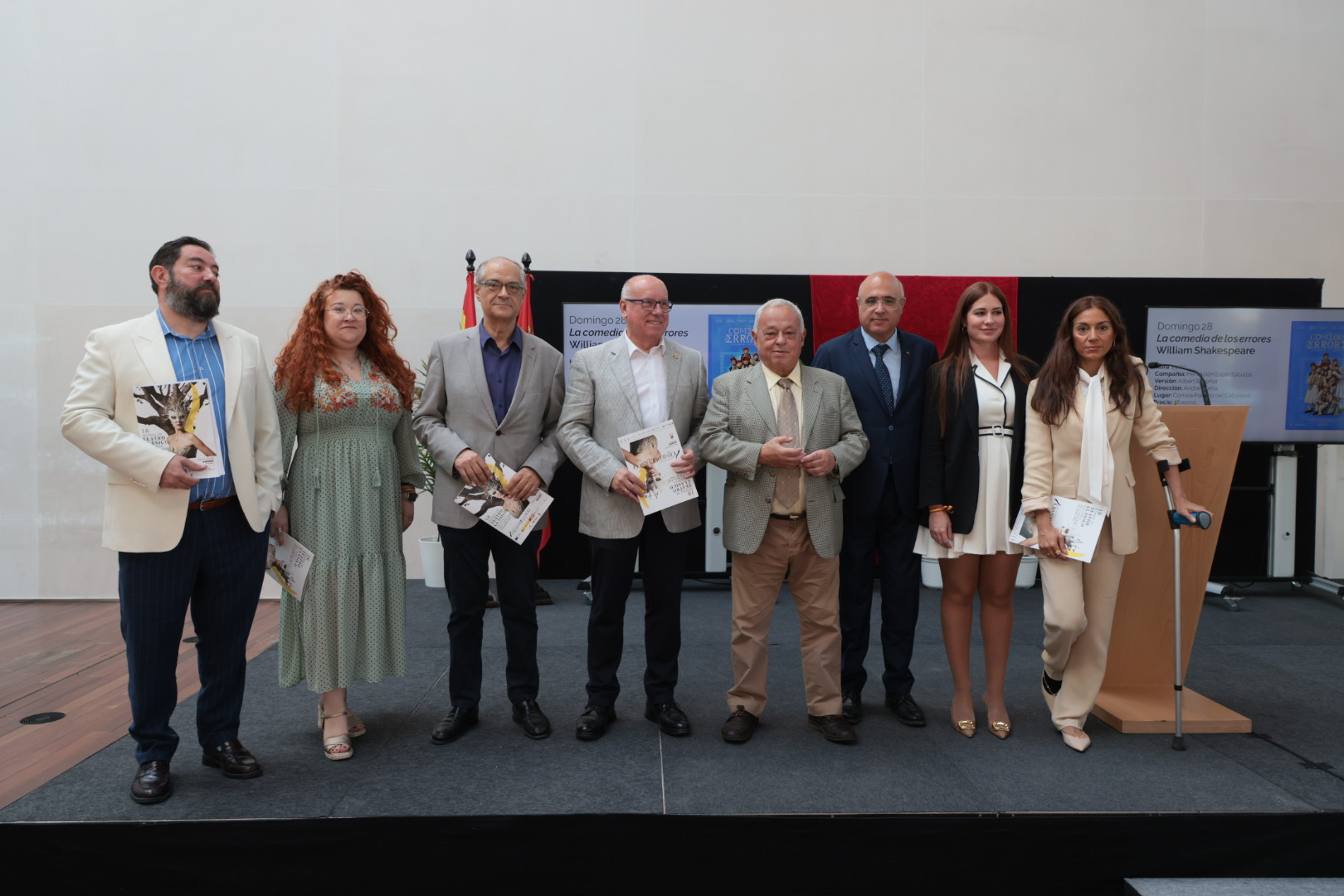 Foto de familia de los participantes en la presentación de la programación de la 18 edición de Olmedo Clásico