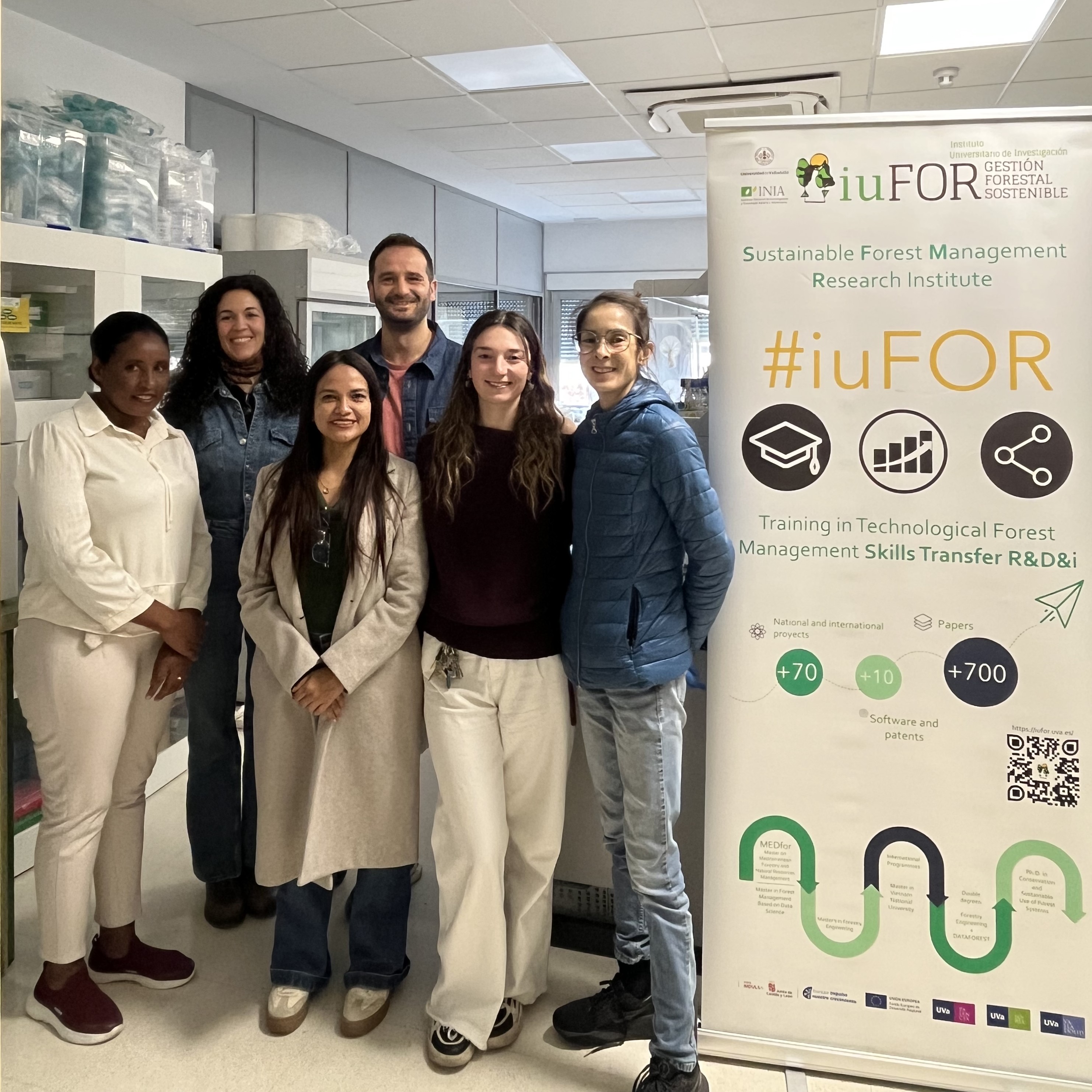 Almaz Bedada, estudiante de doctorado de intercambio; Cristina Zamora, investigadora postdoctoral; Liszeth Ojeda, estudiante de doctorado; Jonatan Niño;  Lorena Miguel, estudiante de máster, con beca de investigación, y Sandra Mosquera: Investigadora postdoctoral UVa