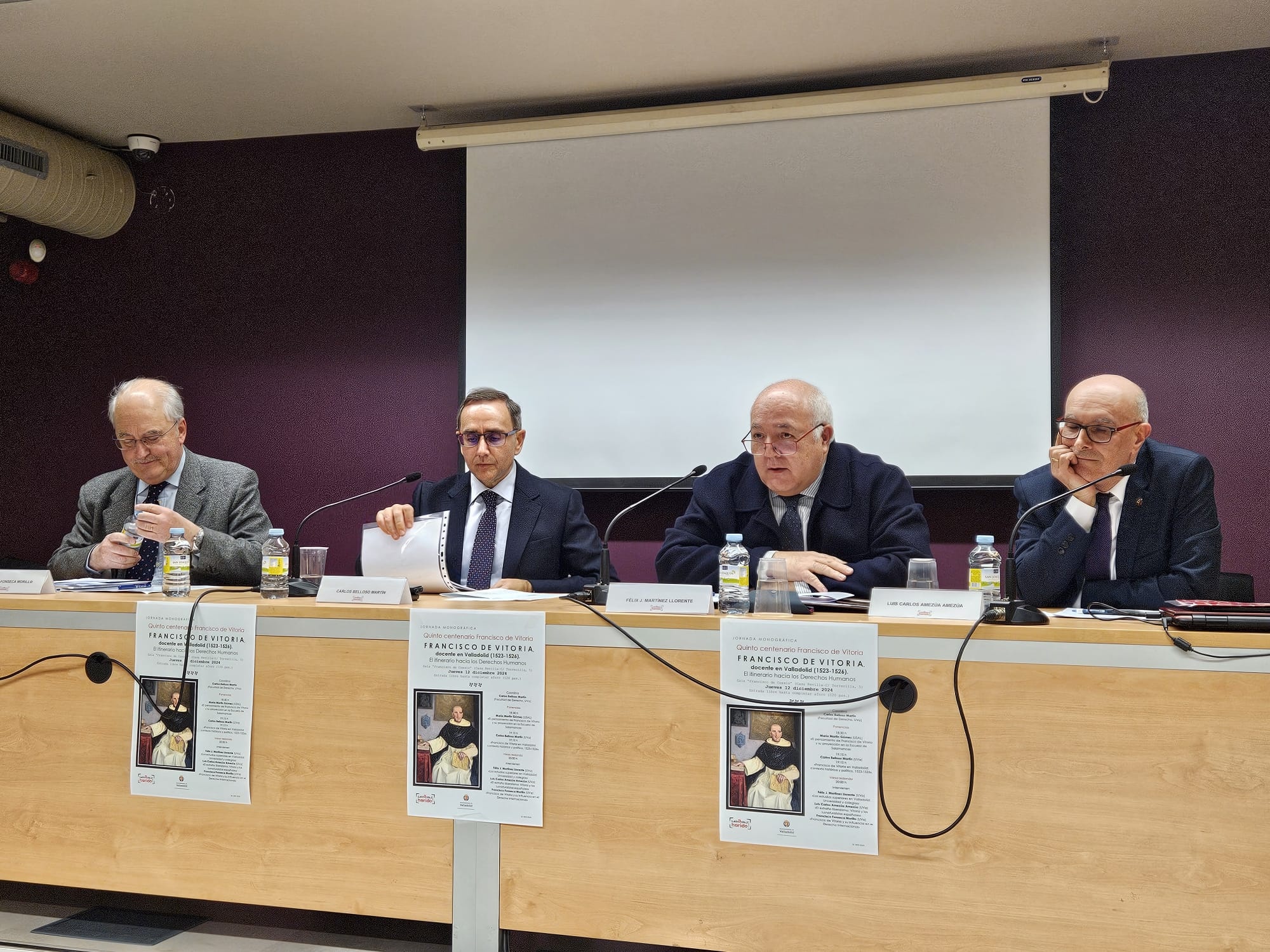 En la mesa redonda participaron los profesores de la Facultad de Derecho de la UVa (de izda. a dcha.): Francisco Fonseca Morillo, Carlos Belloso Martín, Félix J. Martínez Llorente y Luis Carlos Amezúa Amezúa.