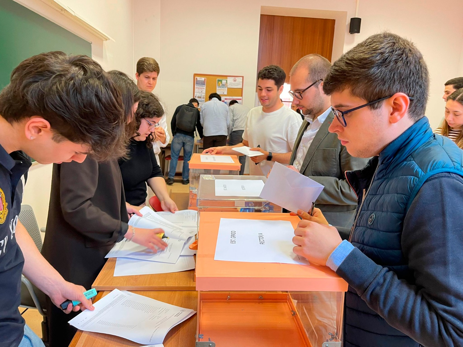 Mesa electoral de la Facultad de Derecho