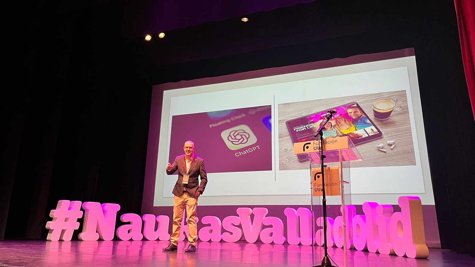 David Escudero tituló su intervención ‘Construyendo cerebros digitales: la aventura de las redes neuronales’