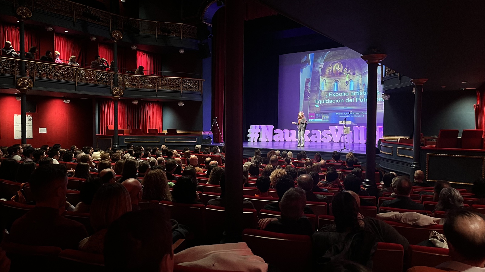 El Teatro Zorrilla durante la intervención de María José Martínez