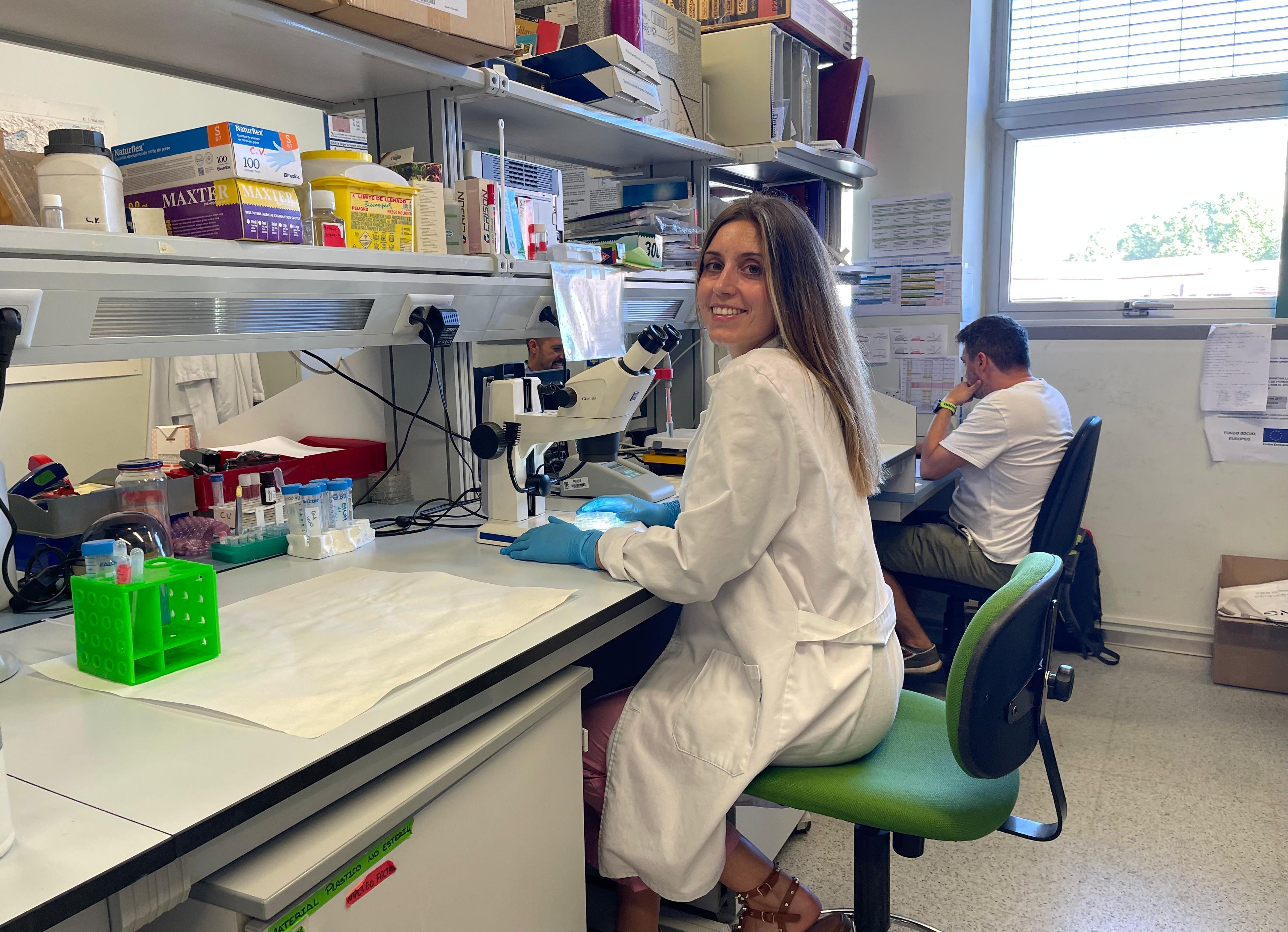 Sara López es una apasionada de la investigación y de la UVa. "Me encantaría poder hacer carrera académica aquí. La UVa es una universidad muy competitiva en nuestro área".