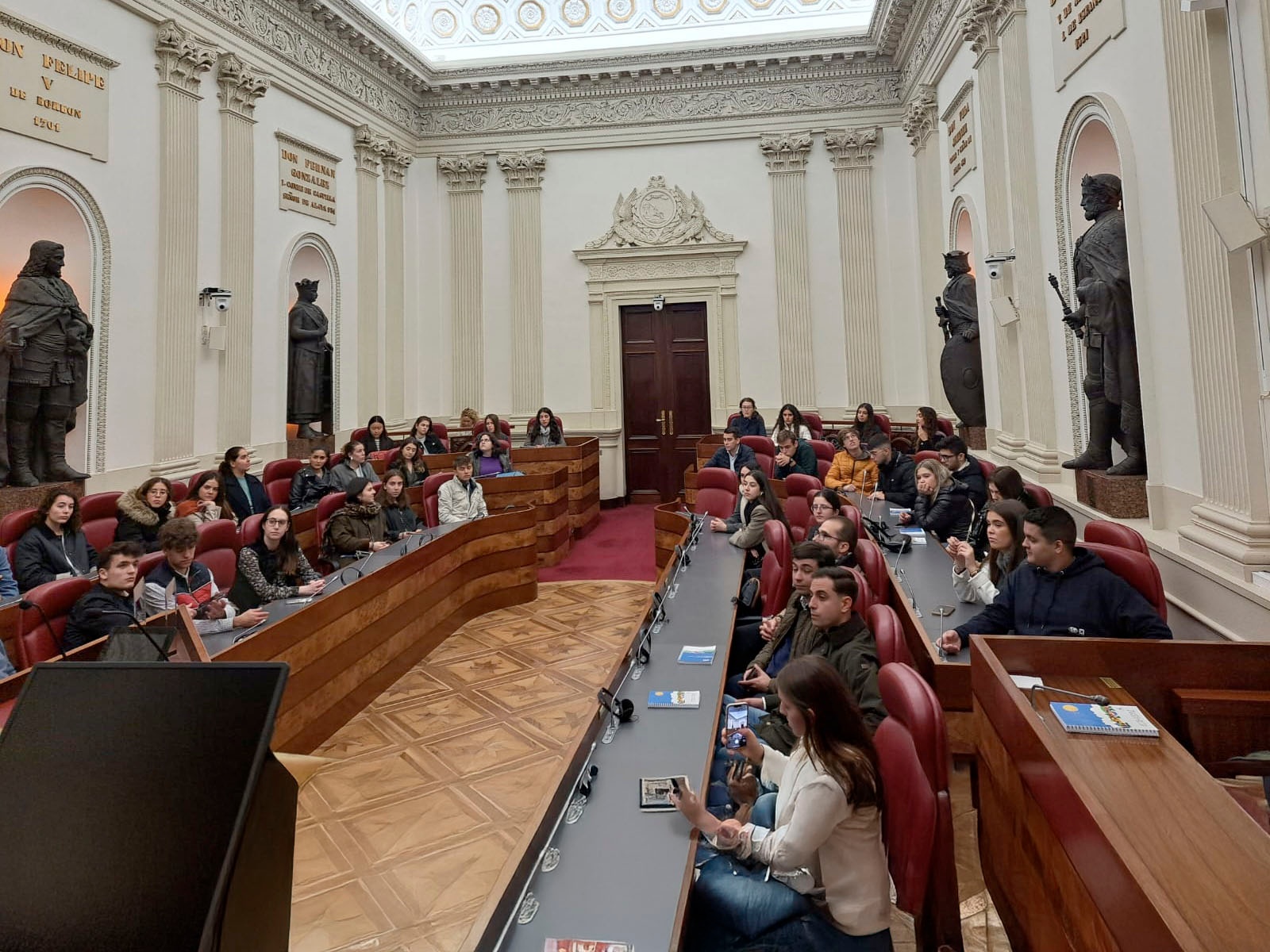 Más de cien estudiantes de Derecho visitan el Memorial de las Víctimas del Terrorismo en Vitoria