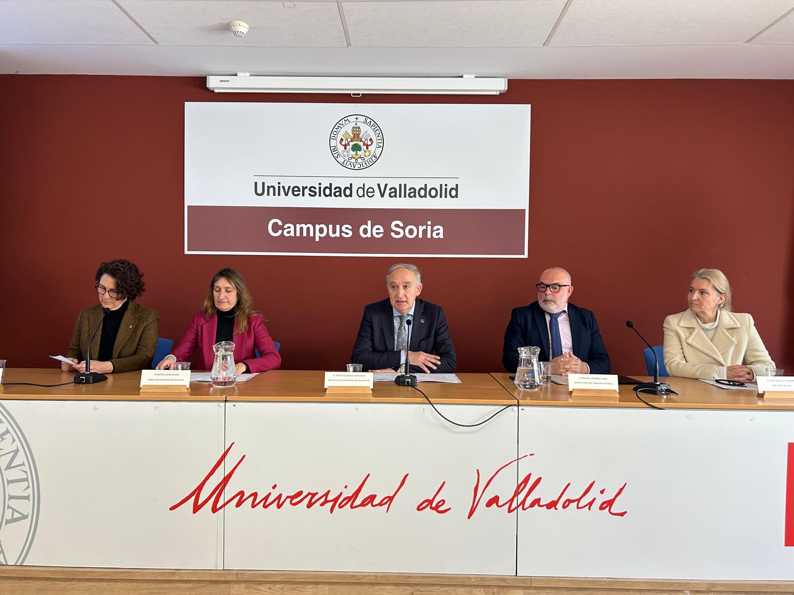Presentación de la unidad, presidida por el rector de la UVa, Antonio Largo Cabrerizo