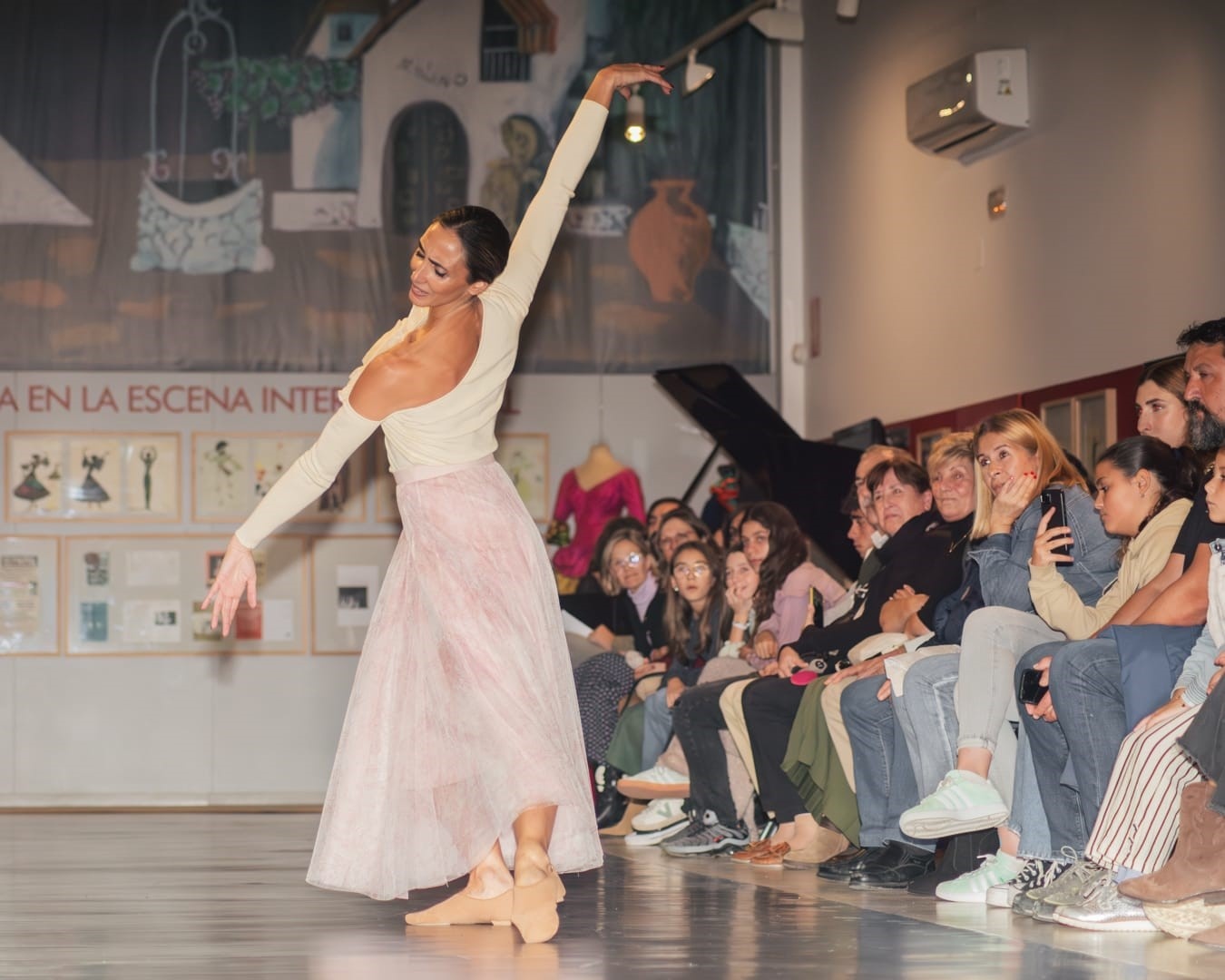 Desfile benéfico a favor de la Asociación Enfermos Alzheimer celebrado en el Museo Mariemma