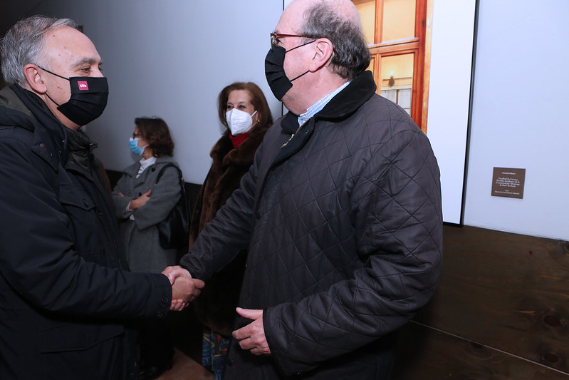 Antonio Largo recibe la felicitación del candidato José Ramón González