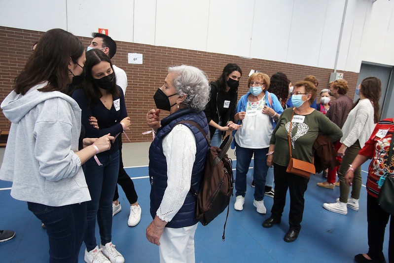 Jóvenes y mayores han compartido experiencias durante la jornada