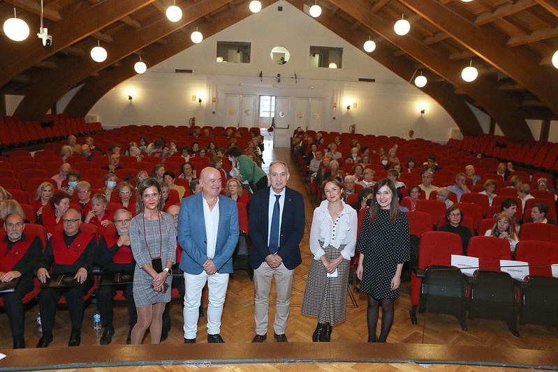 De izquerda a derecha, Angélica Cabornero, Luis Javier Benito, Antonio Largo, Carmen Vaquero y Ana María Iglesias, poco antes del acto de inauguración