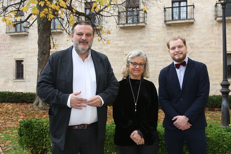 José Luis Ruiz, vicerrector del Campus de Soria; Purificación Fernández, decana de la Facultad de Traducción e Interpretación, y Jaime Sánchez Carnicer, egresado de la facultad y profesor en la actualidad en la misma