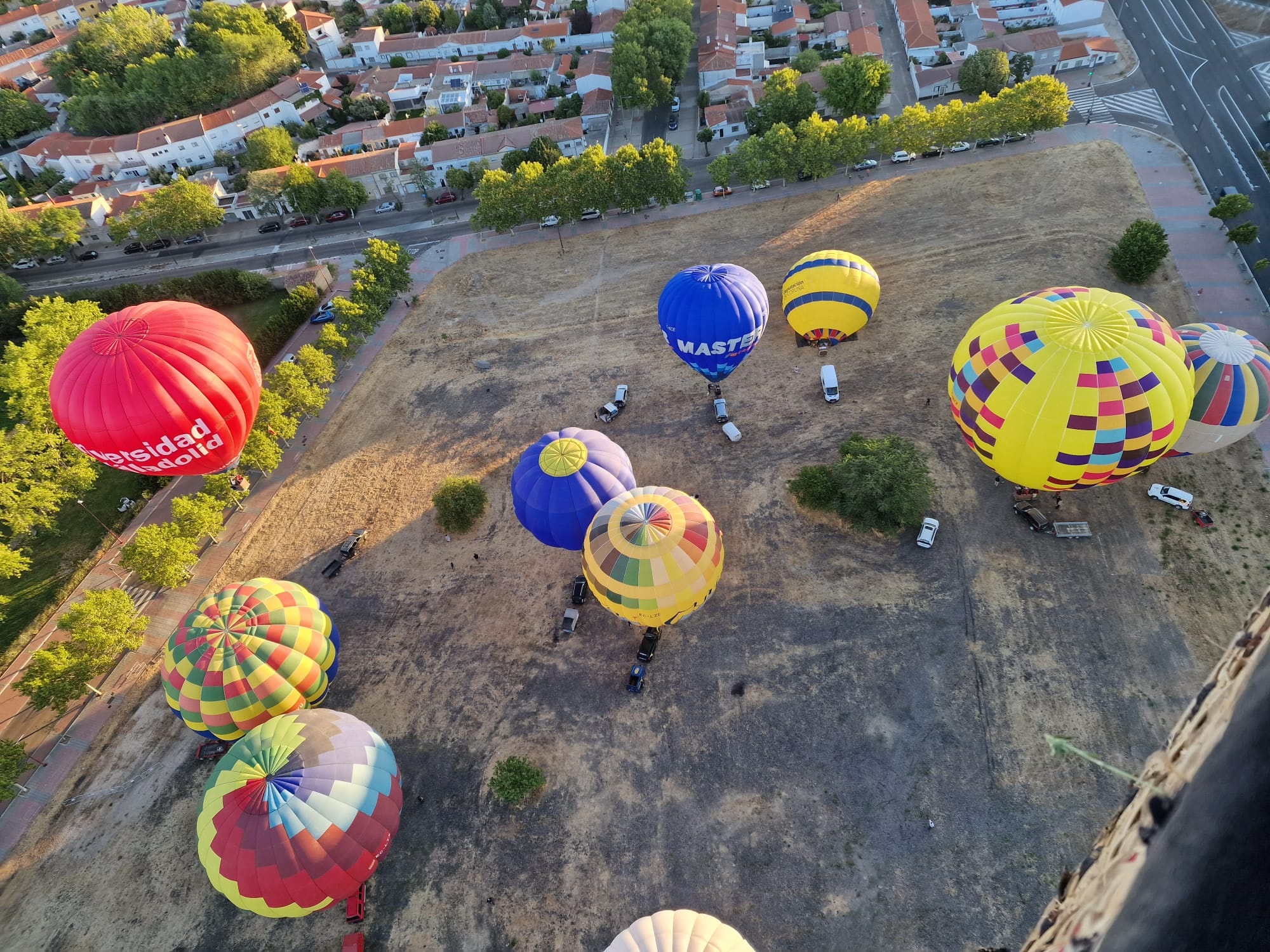 El globo de la UVa, junto a otros aerostatos